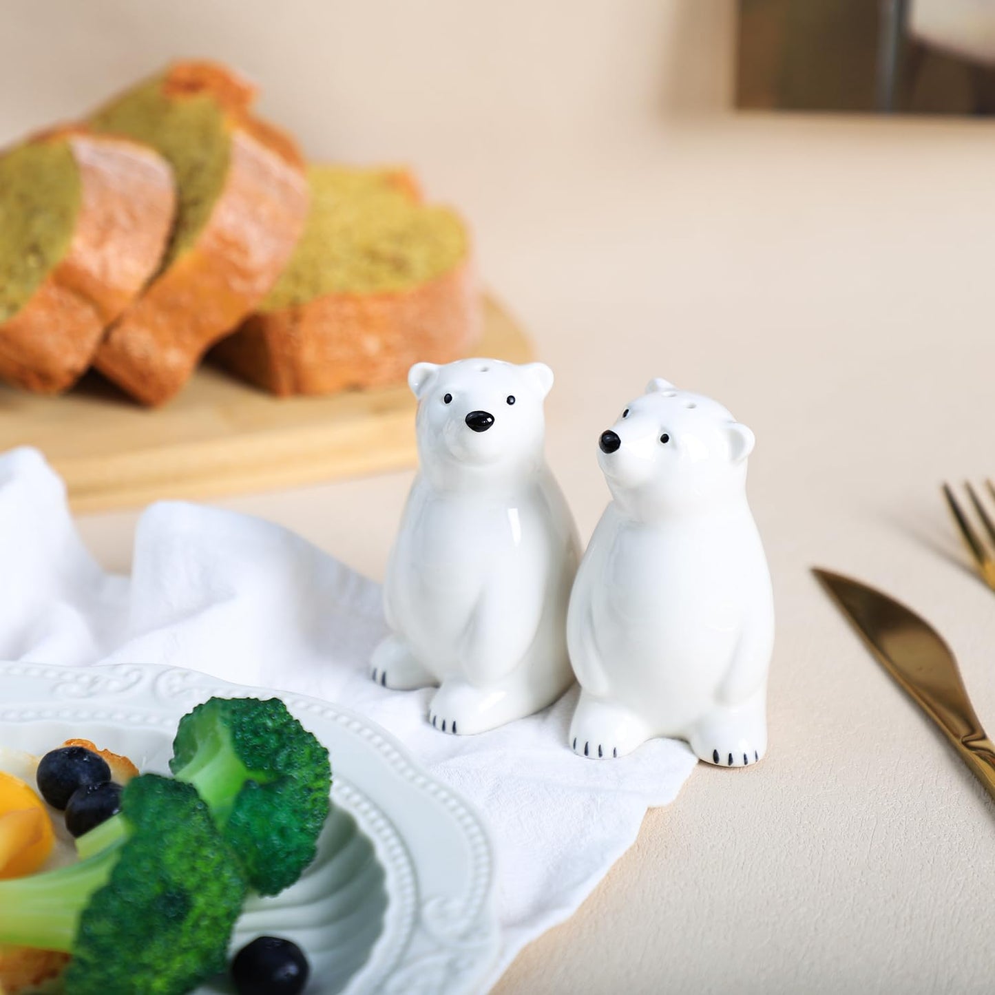 Bicuzat Ceramic Polar Bears Pattern Salt & Pepper Shakers Set, Hand-Painted Salt and Pepper Shakers, 2 PCS Set