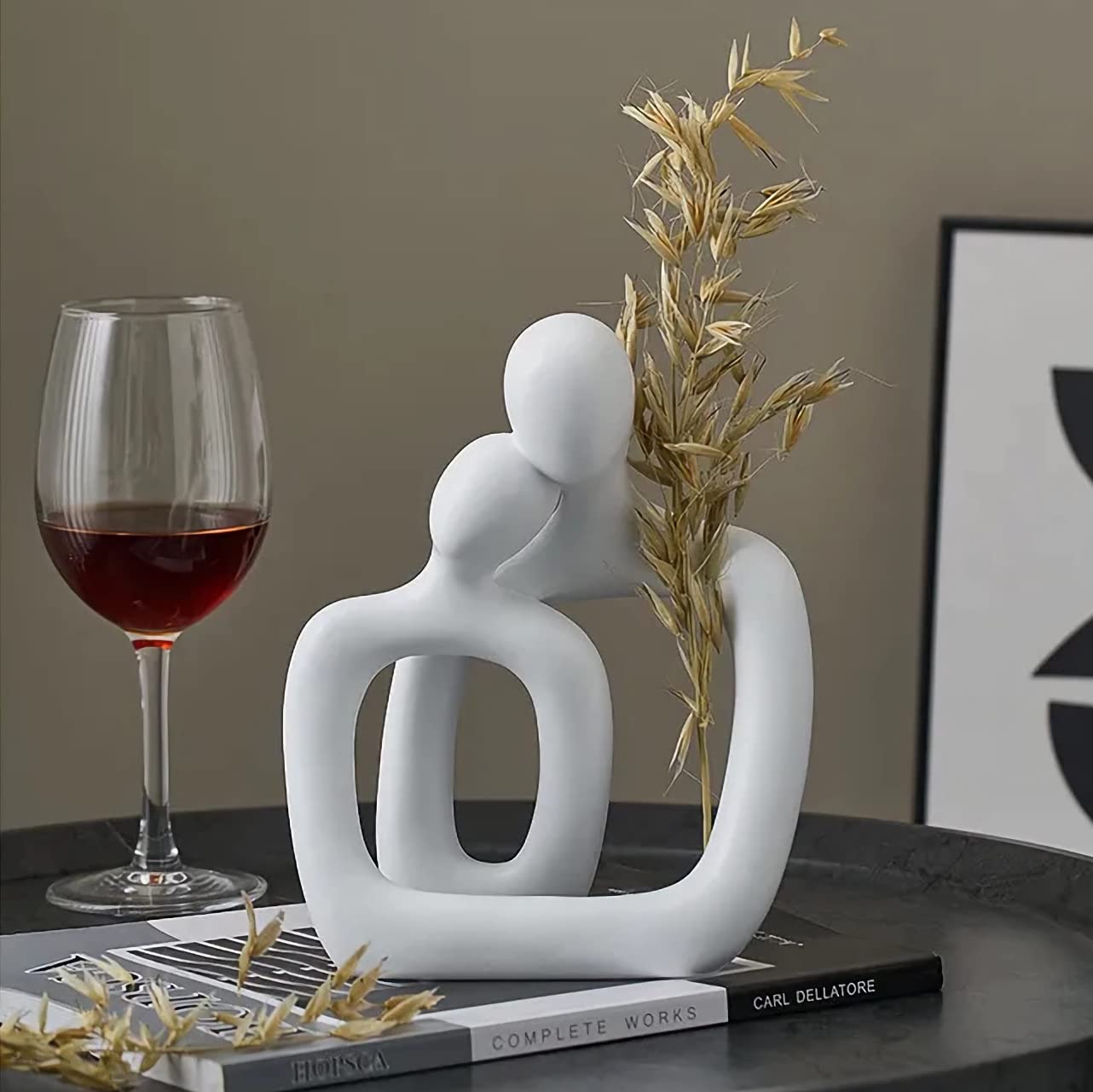 BANOMII Abstract Couple Statue, Minimalist Couples Bedroom Decor, White Hugging Lovers Sculptures Modern Home Office Decor Accents, TV Stand Decorations for Living Room Aesthetic, Desktop Figurine
