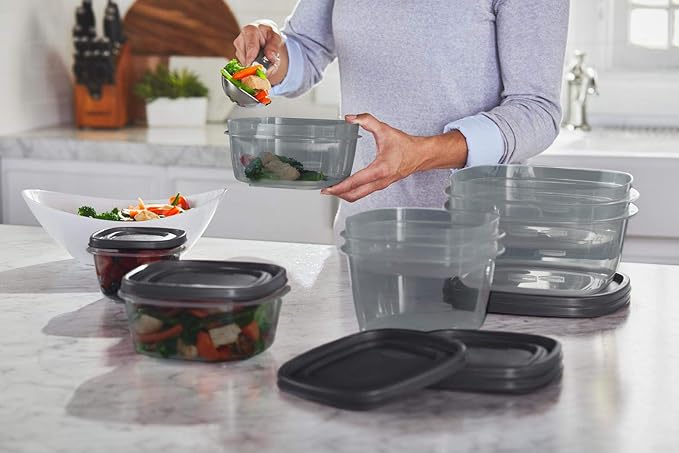 Rubbermaid EasyFindLids Food Storage Containers