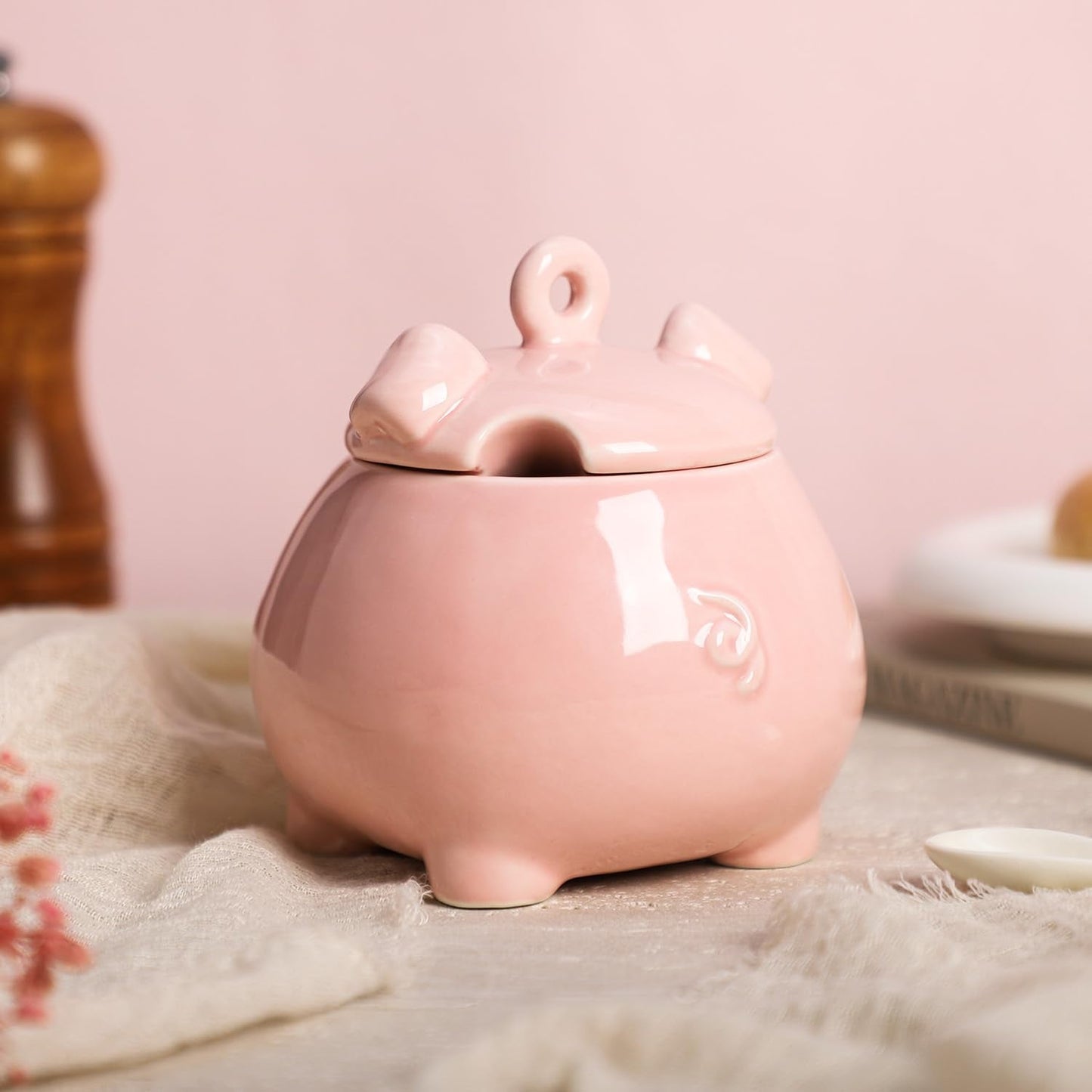 Sizikato Porcelain Condiment Pot with Lid and Spoon, Pink Pig Shape, 4.2 Inch
