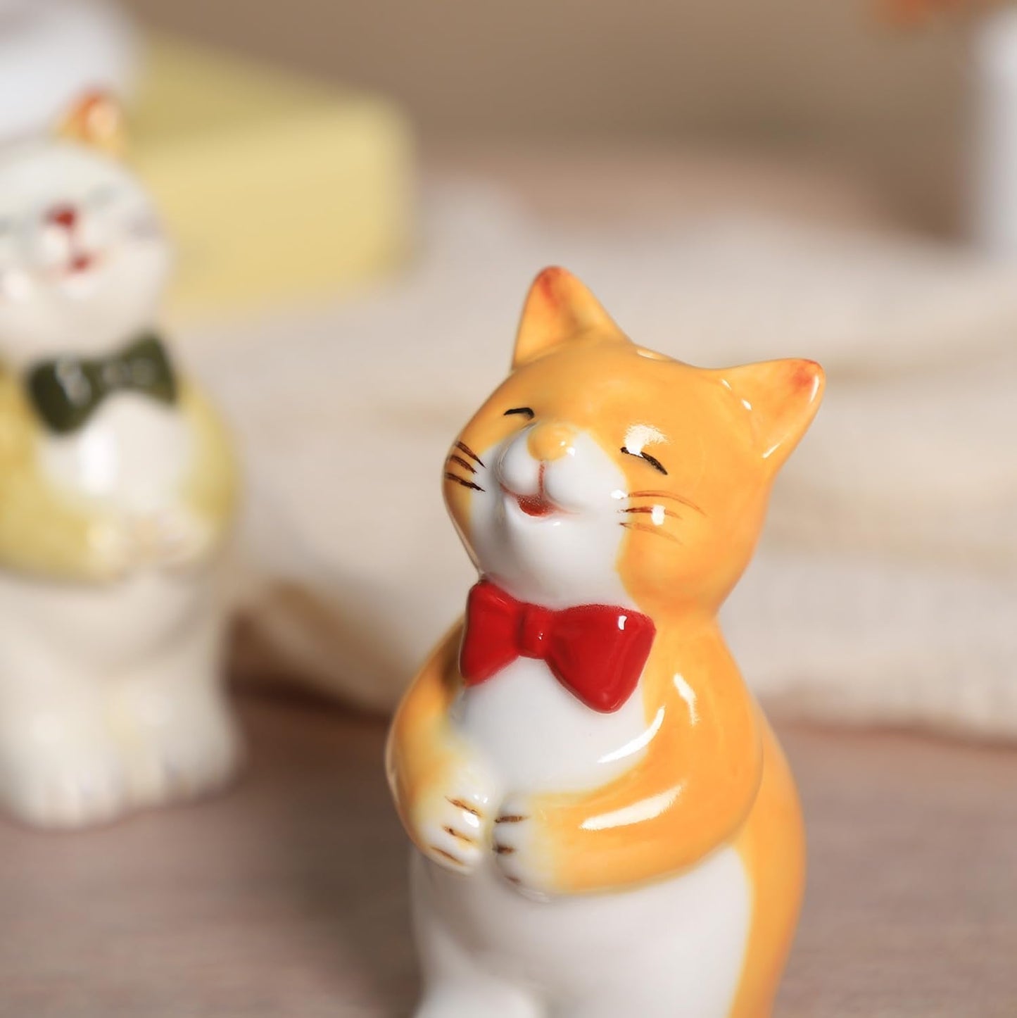 Bicuzat Ceramic Retro Cat Lovers Shape Salt & Pepper Shakers Set, Hand-Painted Cats Salt and Pepper Shakers, 2 PCS Set-Orange