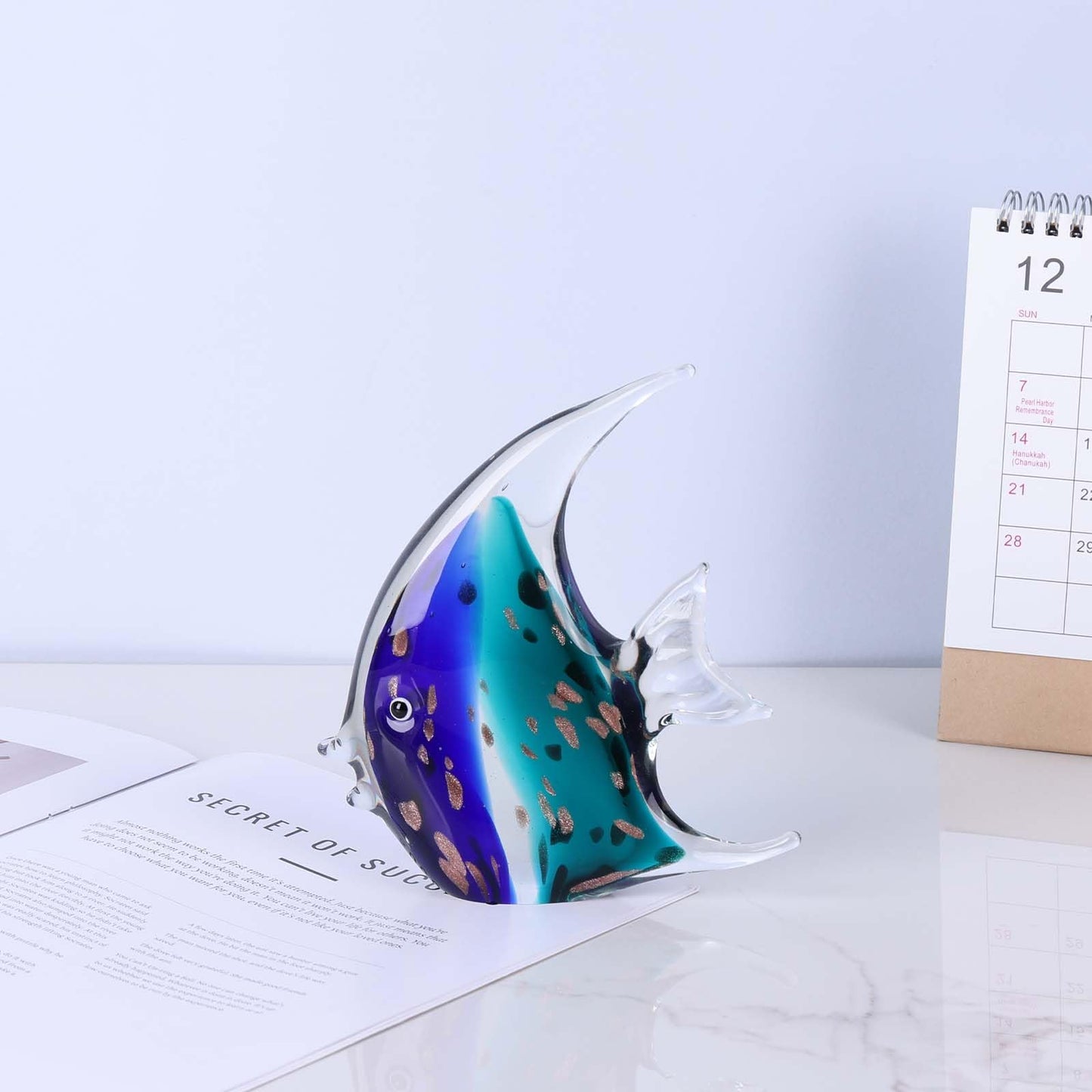 PlivBloom Glass Fish Sculpture – Hand Blown Glass Art, Tropical Fish Figurine, Decorative Ornament, Sea Glass Home Decor, Modern Beach Decor for Living Room, Office, TV Stand, Bathroom (Blue)