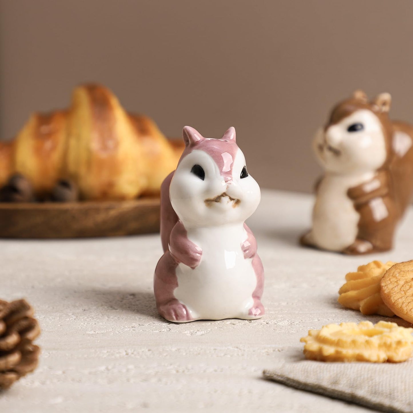 Bicuzat Ceramic Squirrels Salt Pepper Shakers Set, 2 PCS Set of Animal Salt and Pepper Shakers, Brown and Pink