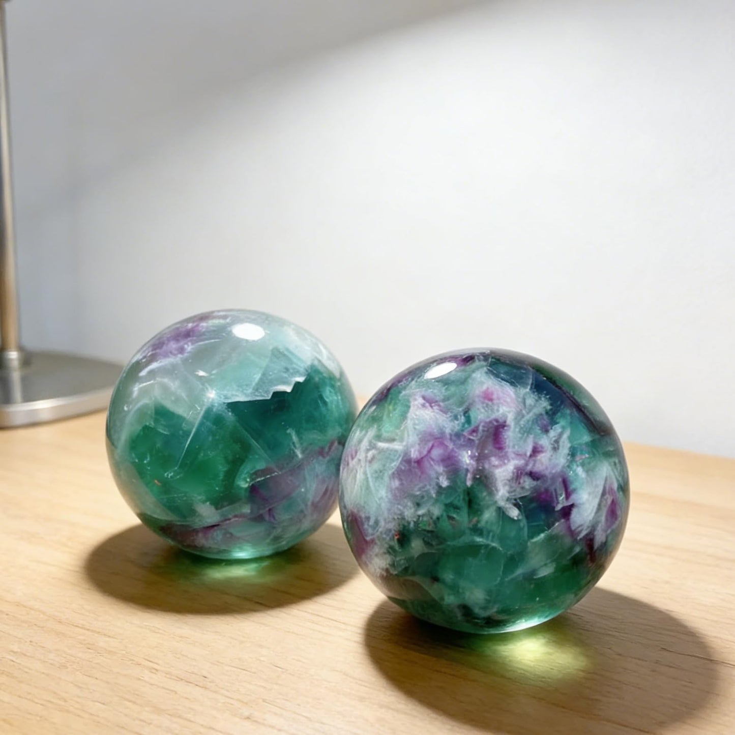 AierCrystal Natural Stone Crystal Sphere Feng Shui Home Decoration Ball Positive Energy Scrying Orb for Meditation Tool for Spiritual Space Purification Globe Diameter5-6cm Fluorite Sphere