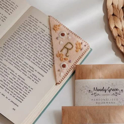 Personalized Hand Embroidered Corner Bookmark, 26 Letters Cute Flower Embroidered Corner Bookmark Embroidery Book Marker Clip for Book Lovers Bookmarks for Reading Lovers Meaningful GIF (Summer, T)