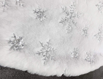 CHICHIC 48 Inch Large Christmas Tree Skirt White Tree Skirt Xmas Faux Fur Tree Skirts Christmas Decorations for Holiday Tree Ornaments Christmas Party Home Decorations with Sequin Silver Snowflakes