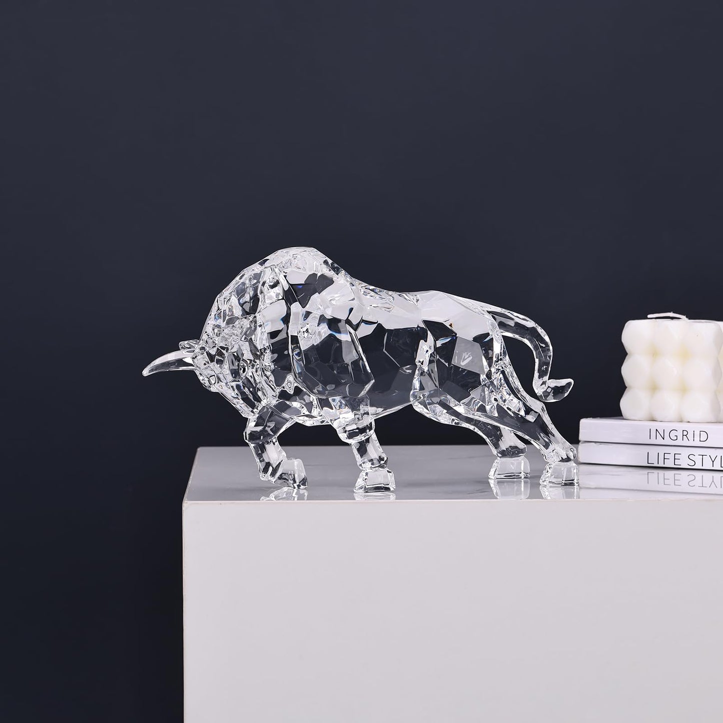 PlivBloom Fengsui Wall Street Bull Statue,Geometric Ornaments Sculpture,Acrylic Bull Figurine Suitable Gifts for Stock Market Lovers, Crystal Figures for Desk Ornaments,Tv Stand Knick Knacks (White)
