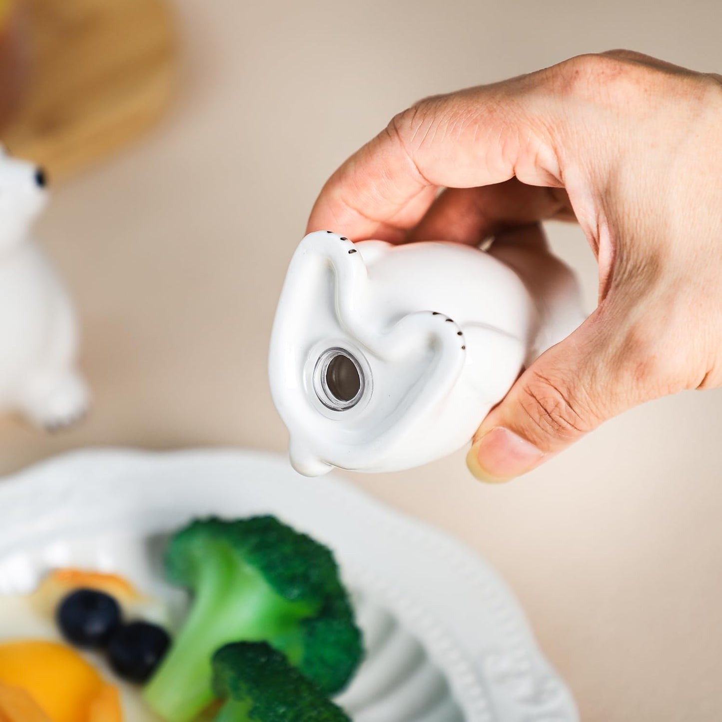 Bicuzat Ceramic Polar Bears Pattern Salt & Pepper Shakers Set, Hand-Painted Salt and Pepper Shakers, 2 PCS Set