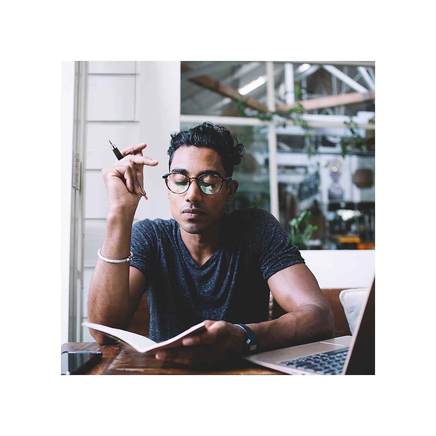 uni-ball 207 Retractable Gel Pens Bold Point, 1mm, Black, 12 Pack