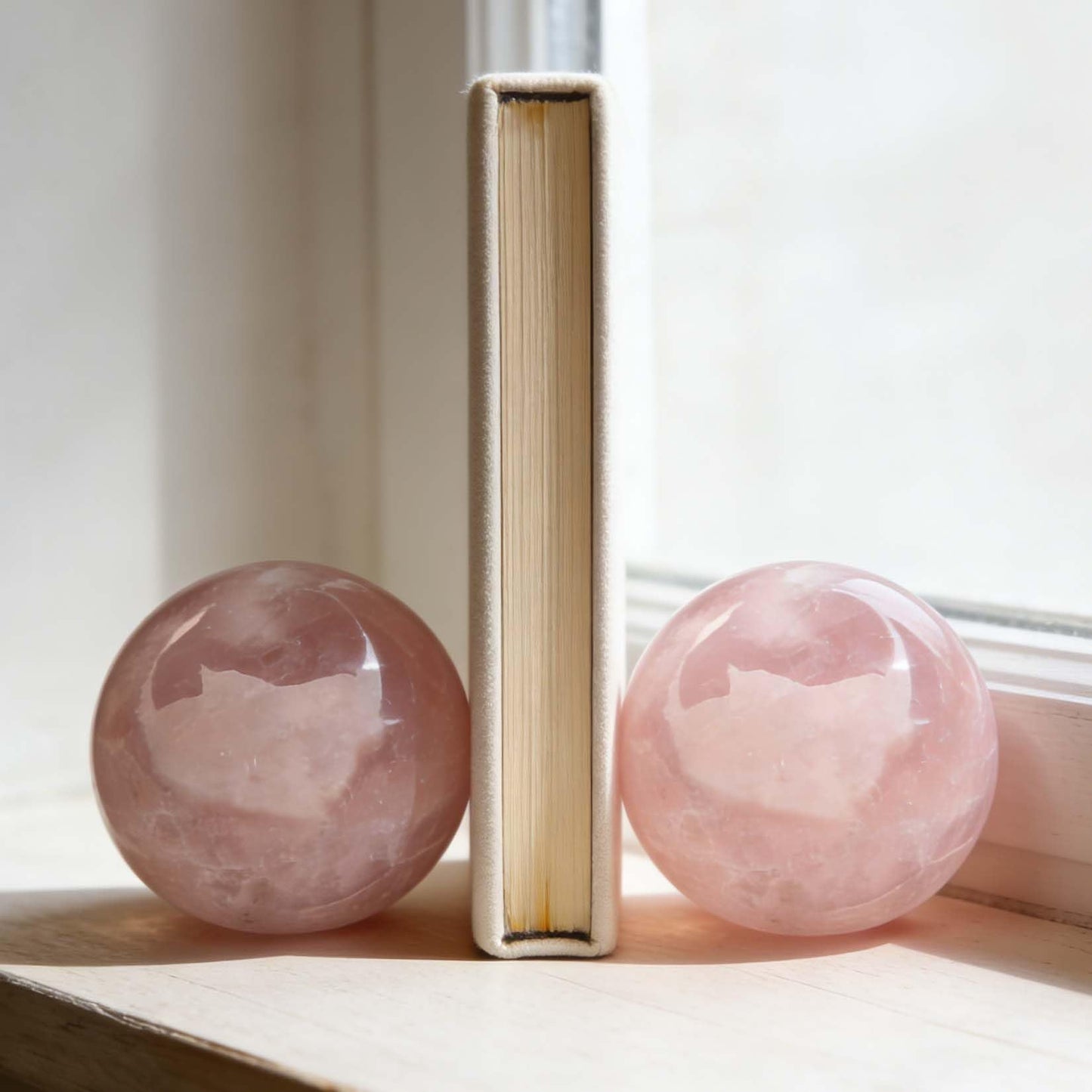 AierCrystal Natural Stone Crystal Sphere Feng Shui Home Decoration Ball Positive Energy Scrying Orb for Meditation Tool for Spiritual Space Purification Globe Diameter 5-6cm Pink Crystal Sphere