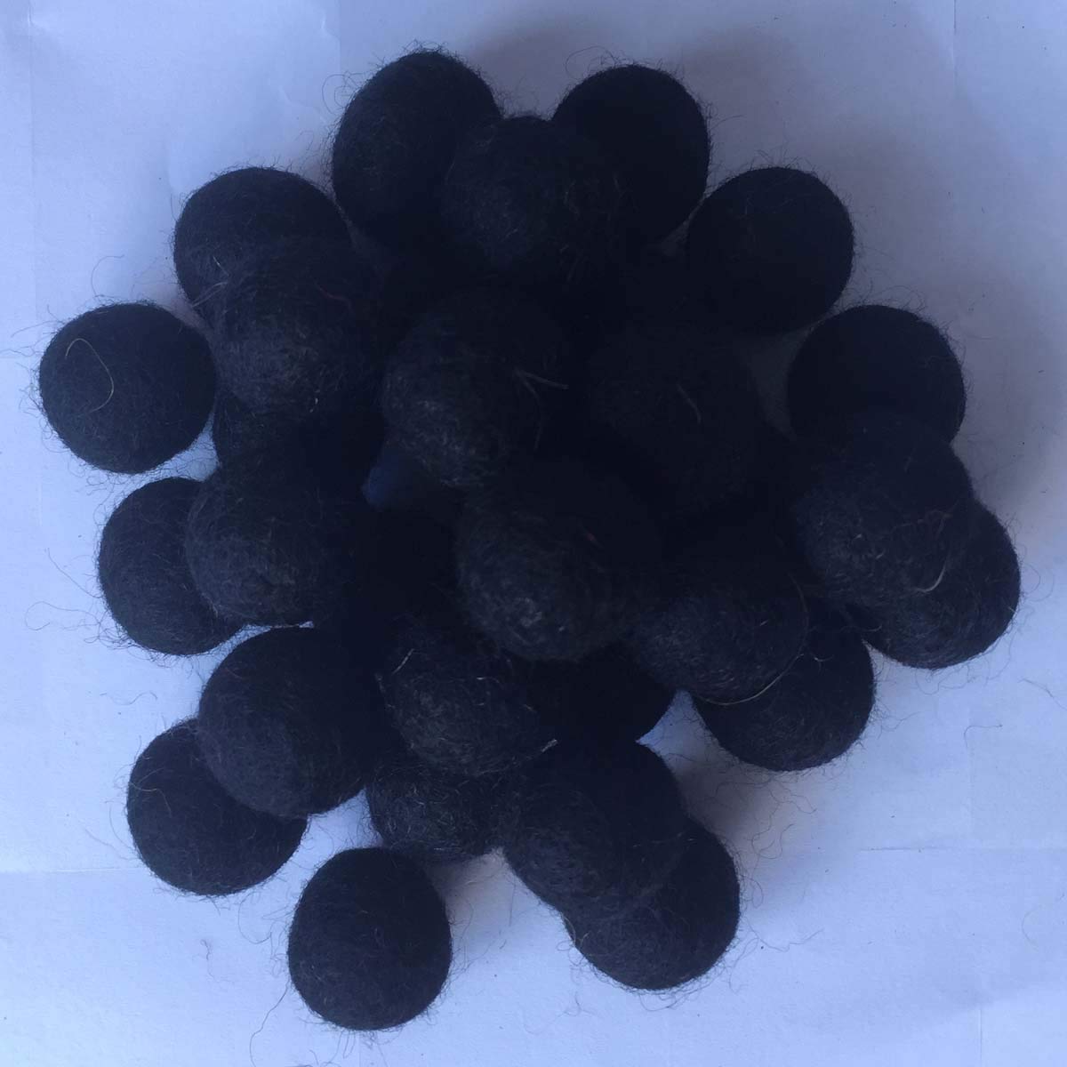 Elaine Room 2cm 20mm Wool Felt Balls Beads 100% Natural Wool Felting Woolen Felted Fabric for Home Decor Dream Catcher DIY Garland Crafts Handcrafts Project DIY (Black 50pcs)
