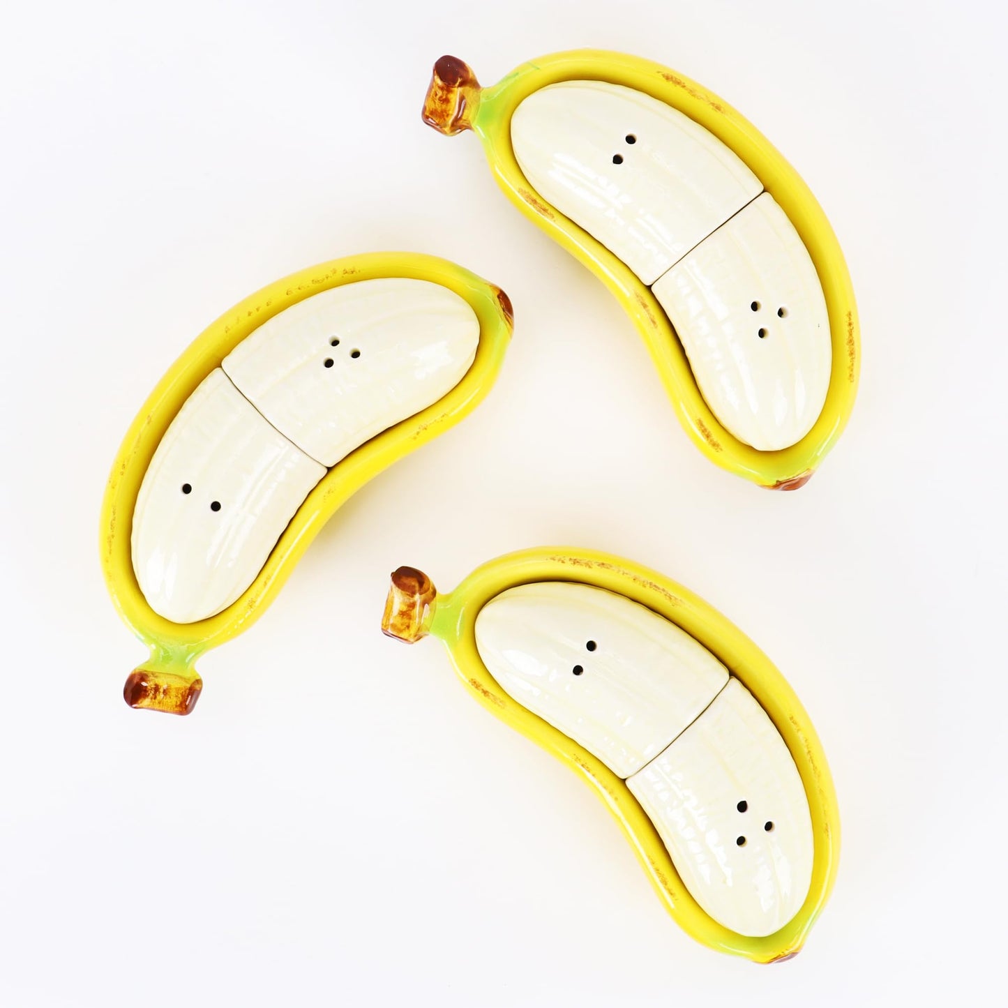 Banana Salt and Pepper Shakers Set with Banana Boat Tray – Hand-Painted Ceramic Kitchen Decor, Cute Fruit Tableware, Fun Tropical Dining Accessory, Unique Gift for Home (1 Pack)