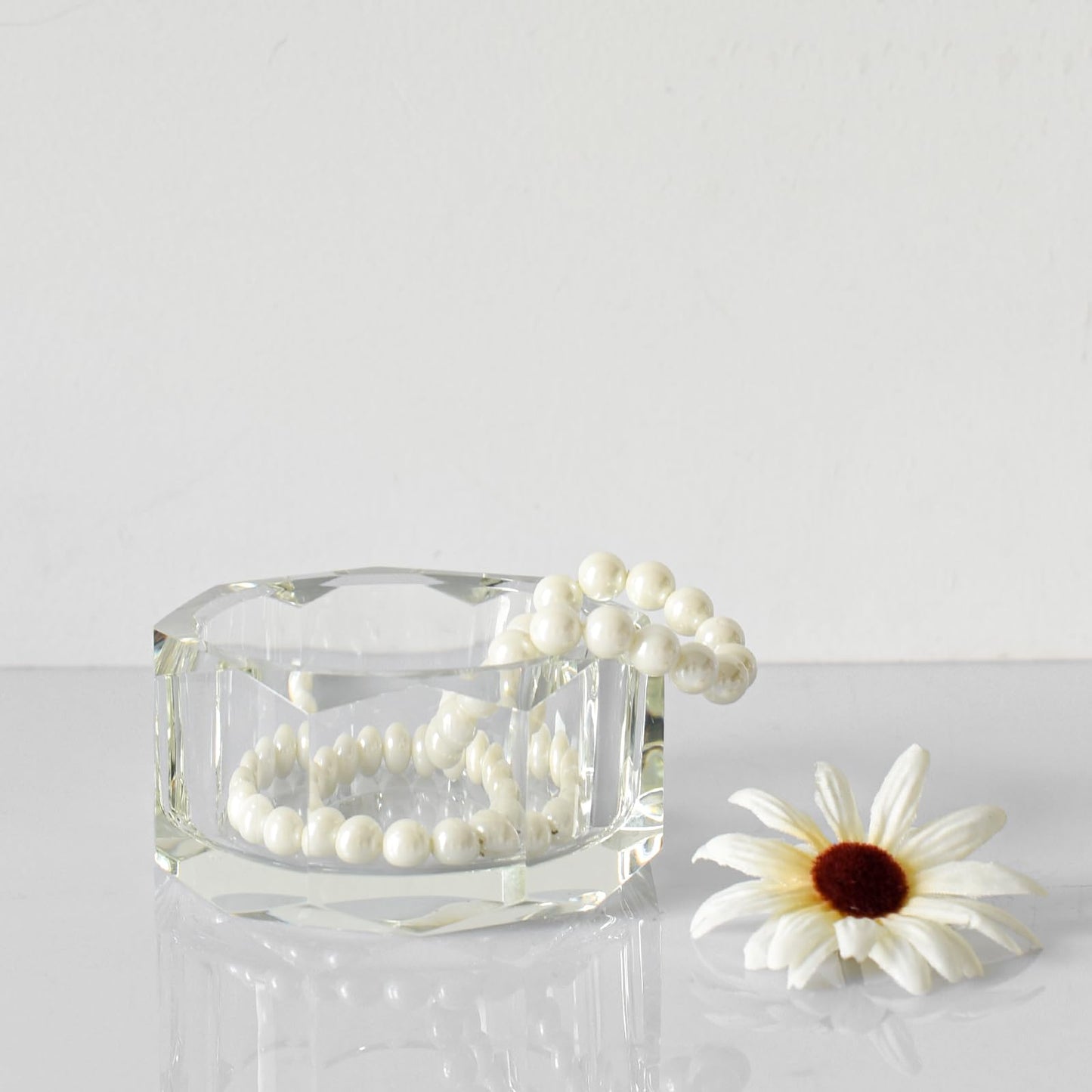 kitCom Crystal Candy Dish Hand-Cut Home Decorative Jewelry Box Candy Jar W 3.94" x H 1.97", Comes With Gift Box