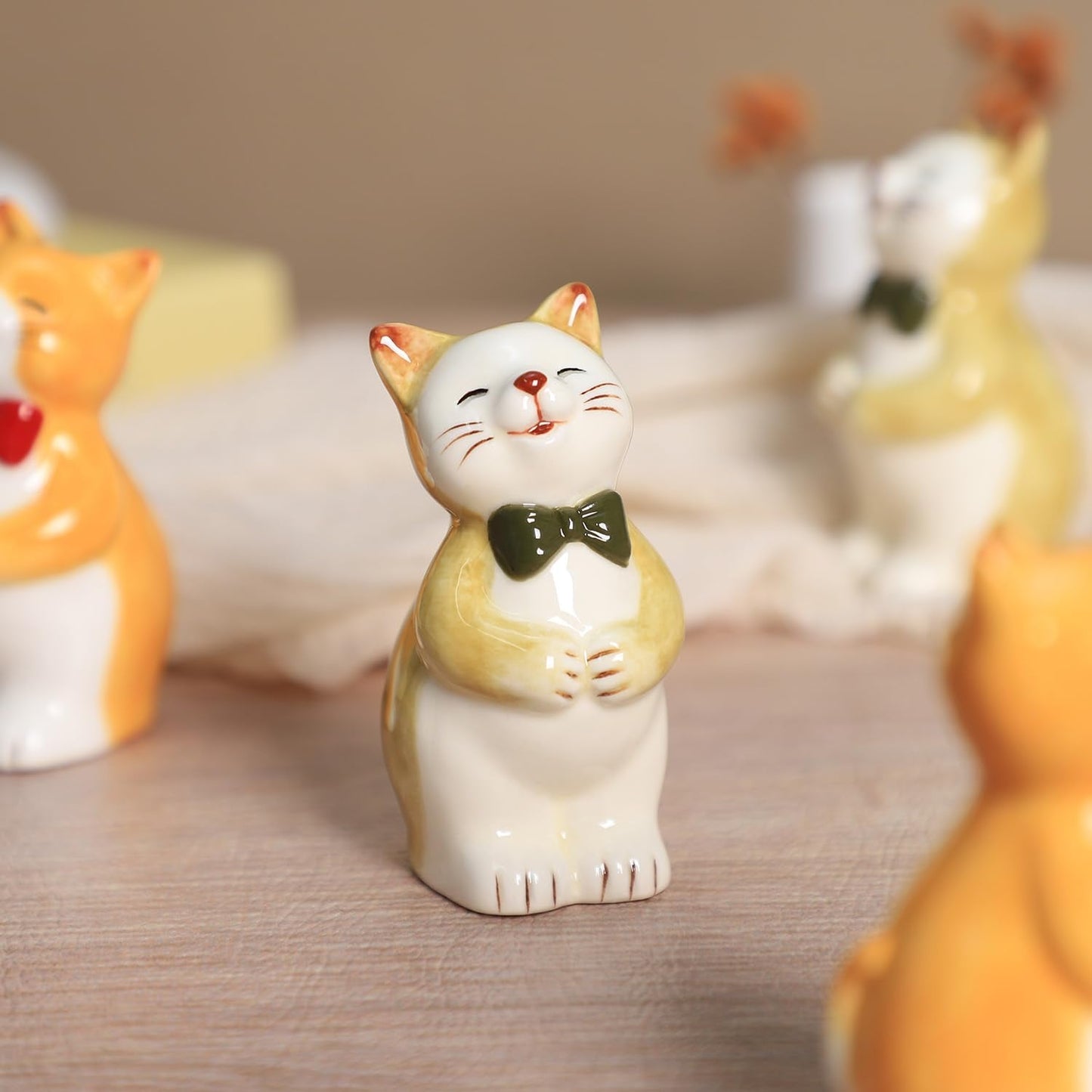 Bicuzat Ceramic Retro Cat Lovers Shape Salt & Pepper Shakers Set, Hand-Painted Cats Salt and Pepper Shakers, 2 PCS Set-Orange