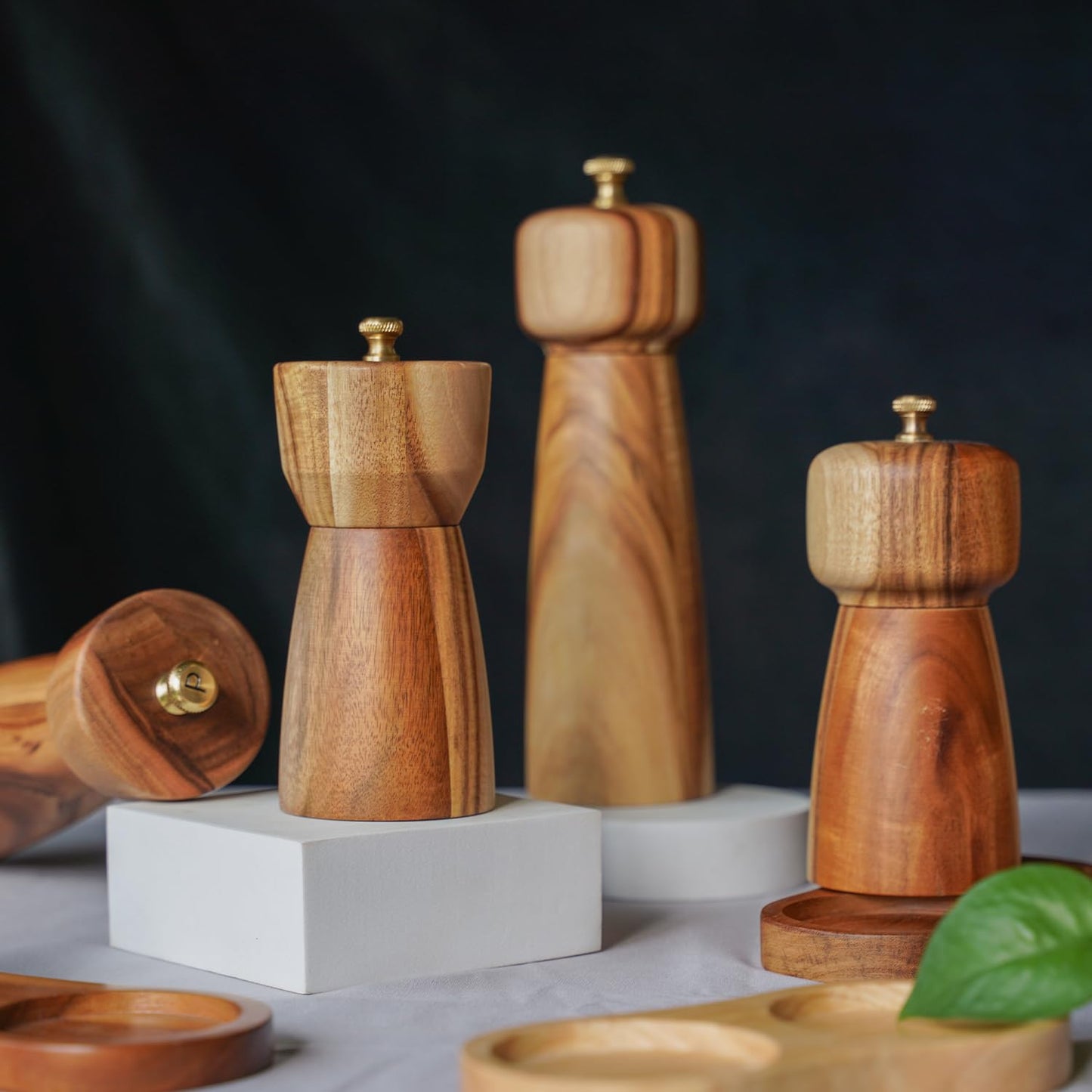 DeroTeno Salt and Pepper Grinder Set with Tray, Adjustable Ceramic Grinder Salt Mill, Stainless Steel Grinder Pepper Mill, Acacia Wood, 5 inch /14cm Height, Bottom Dia 2.36inch/6cm (Tray is Included)