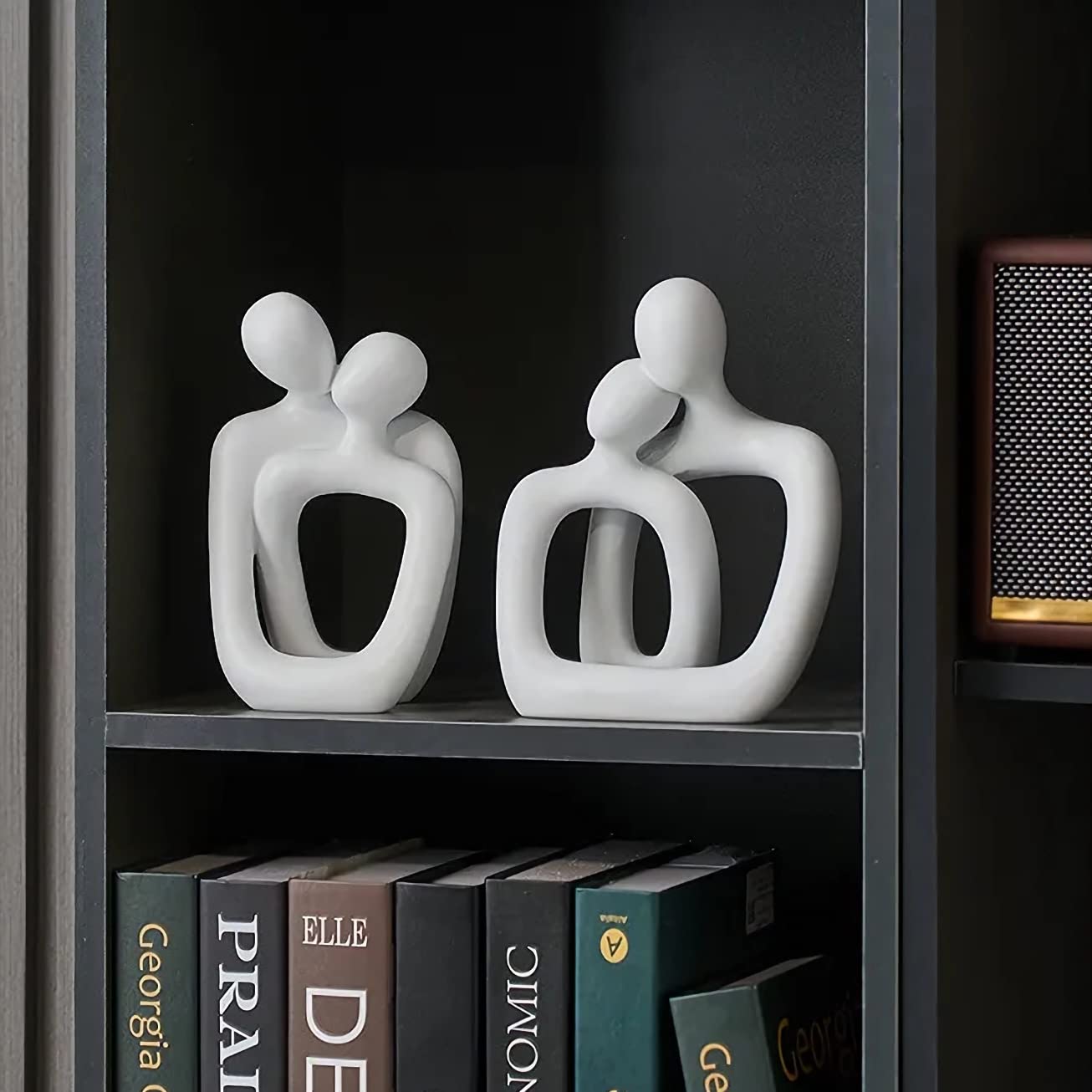BANOMII Abstract Couple Statue, Minimalist Couples Bedroom Decor, White Hugging Lovers Sculptures Modern Home Office Decor Accents, TV Stand Decorations for Living Room Aesthetic, Desktop Figurine