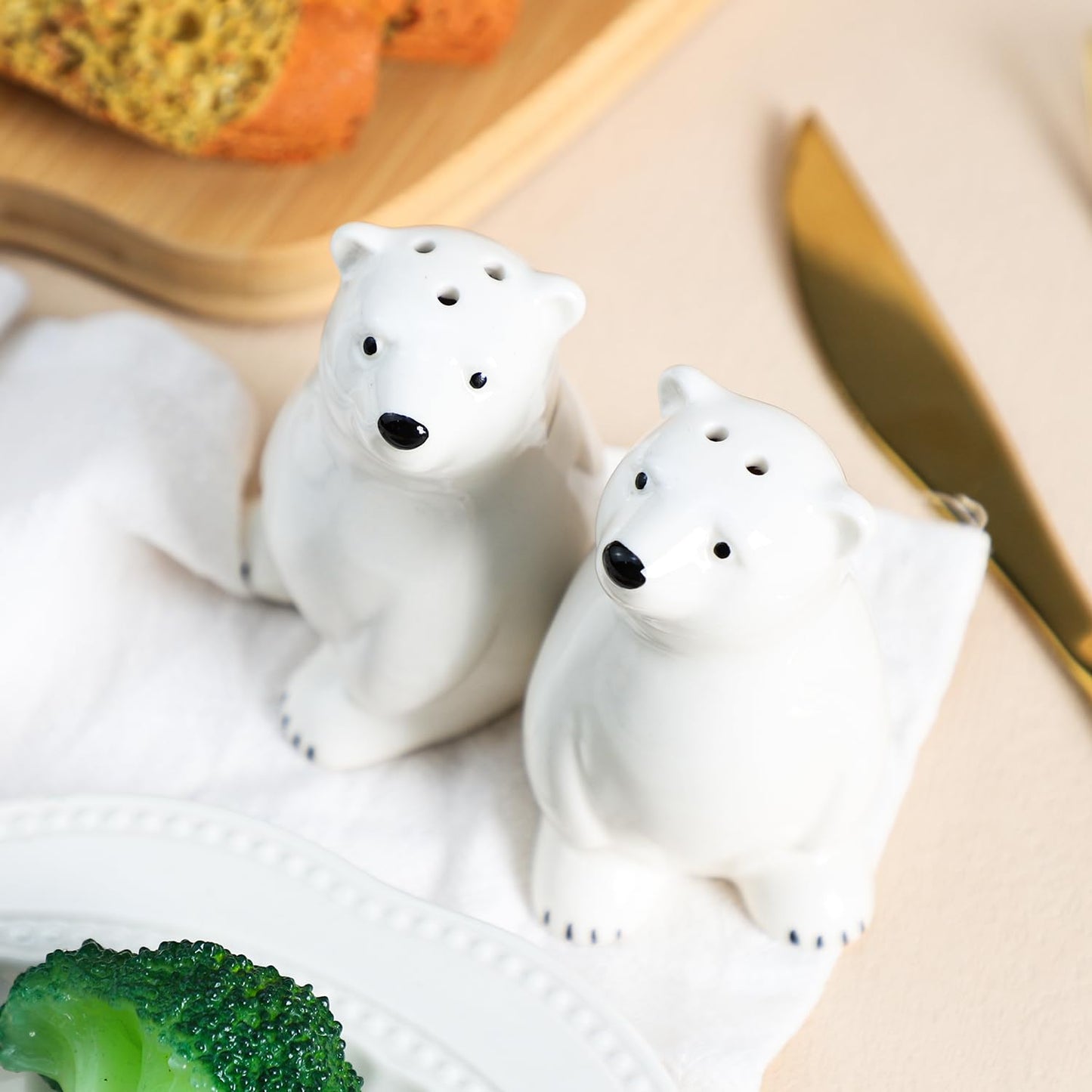 Bicuzat Ceramic Polar Bears Pattern Salt & Pepper Shakers Set, Hand-Painted Salt and Pepper Shakers, 2 PCS Set