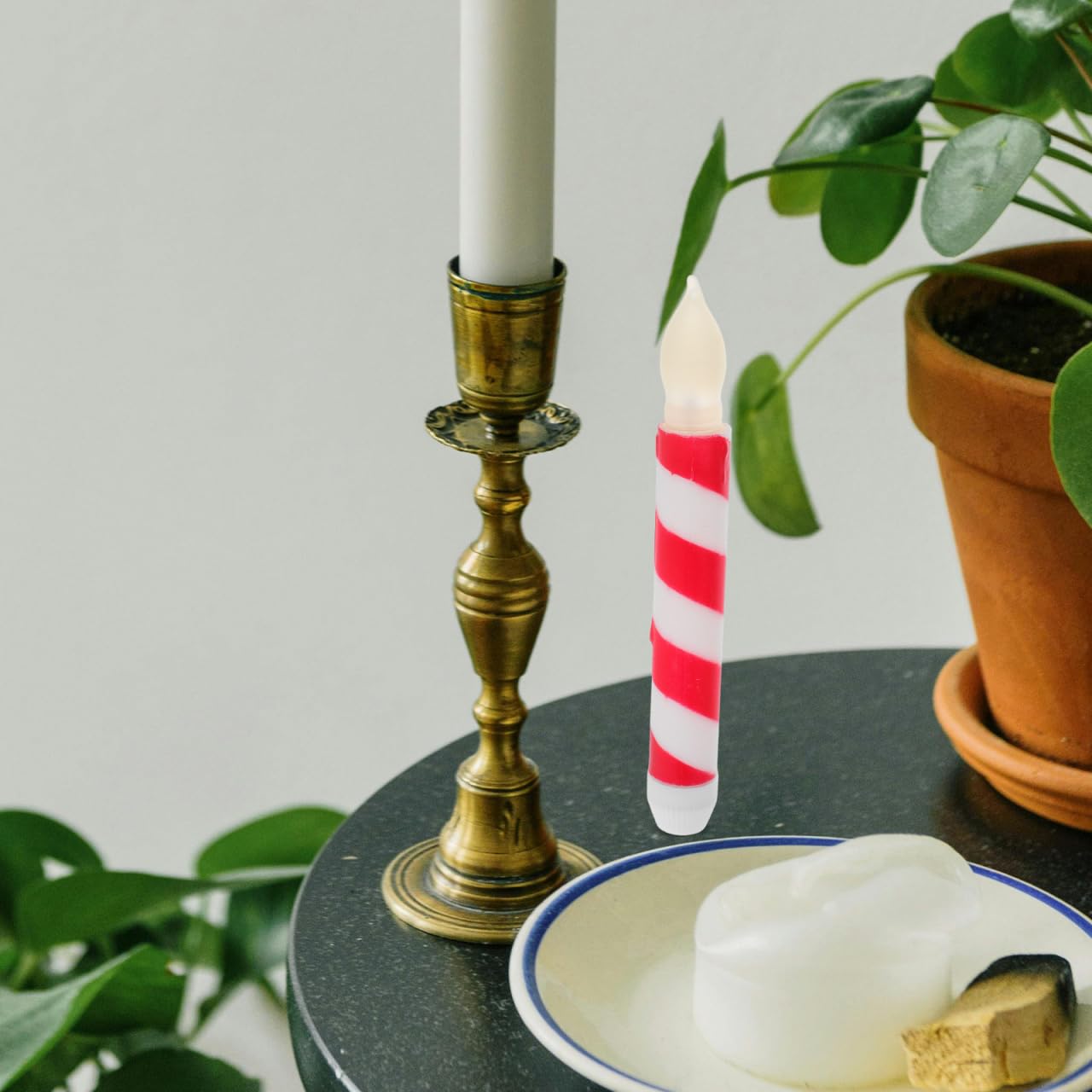UPKOCH 6pcs Flameless Taper Candles, Candy Cane Candle Red and White Striped Christmas Flameless Candy, Batteryated Led Wicks, Warm White Light for Xmas Wedding Birthday Party Home Decor