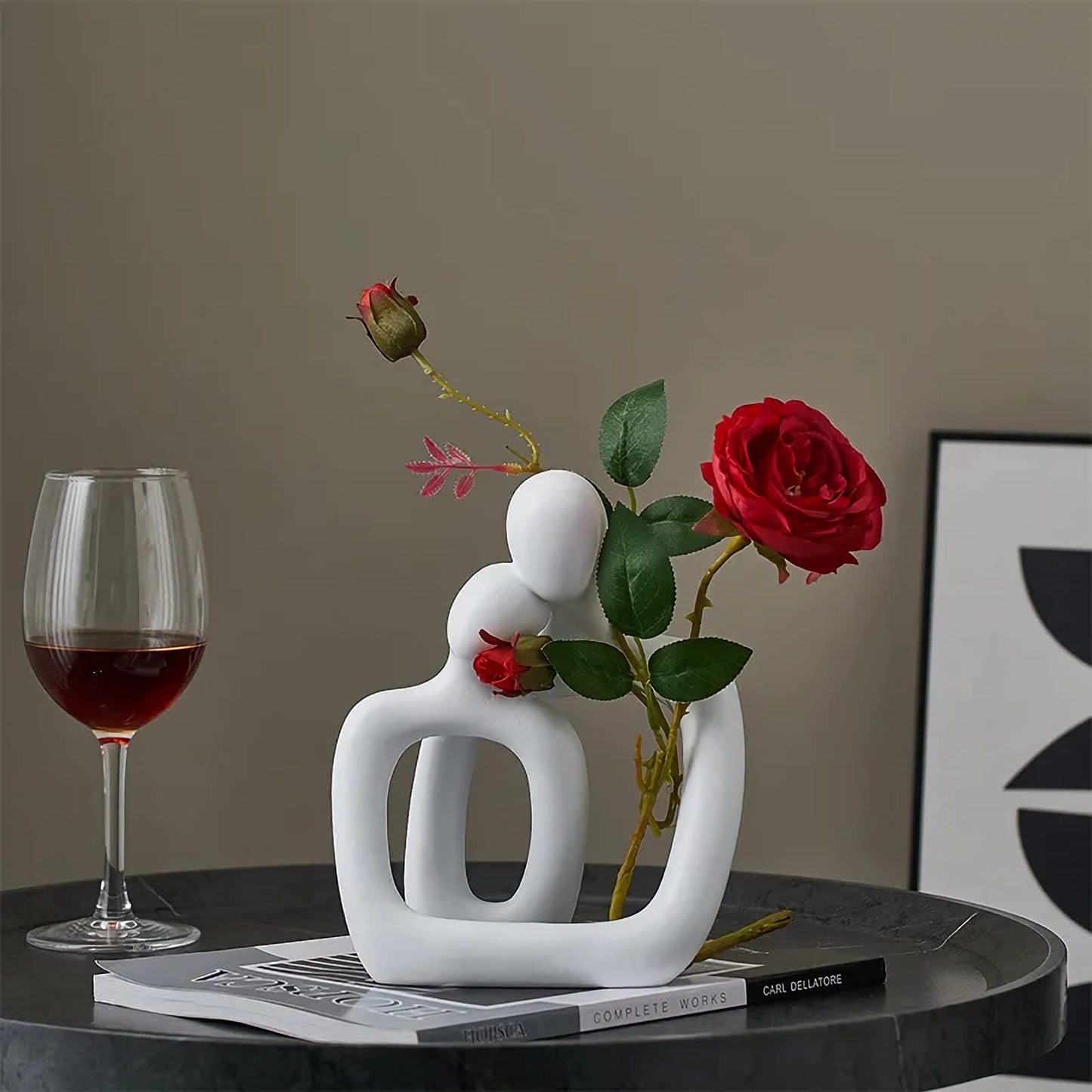 BANOMII Abstract Couple Statue, Minimalist Couples Bedroom Decor, White Hugging Lovers Sculptures Modern Home Office Decor Accents, TV Stand Decorations for Living Room Aesthetic, Desktop Figurine