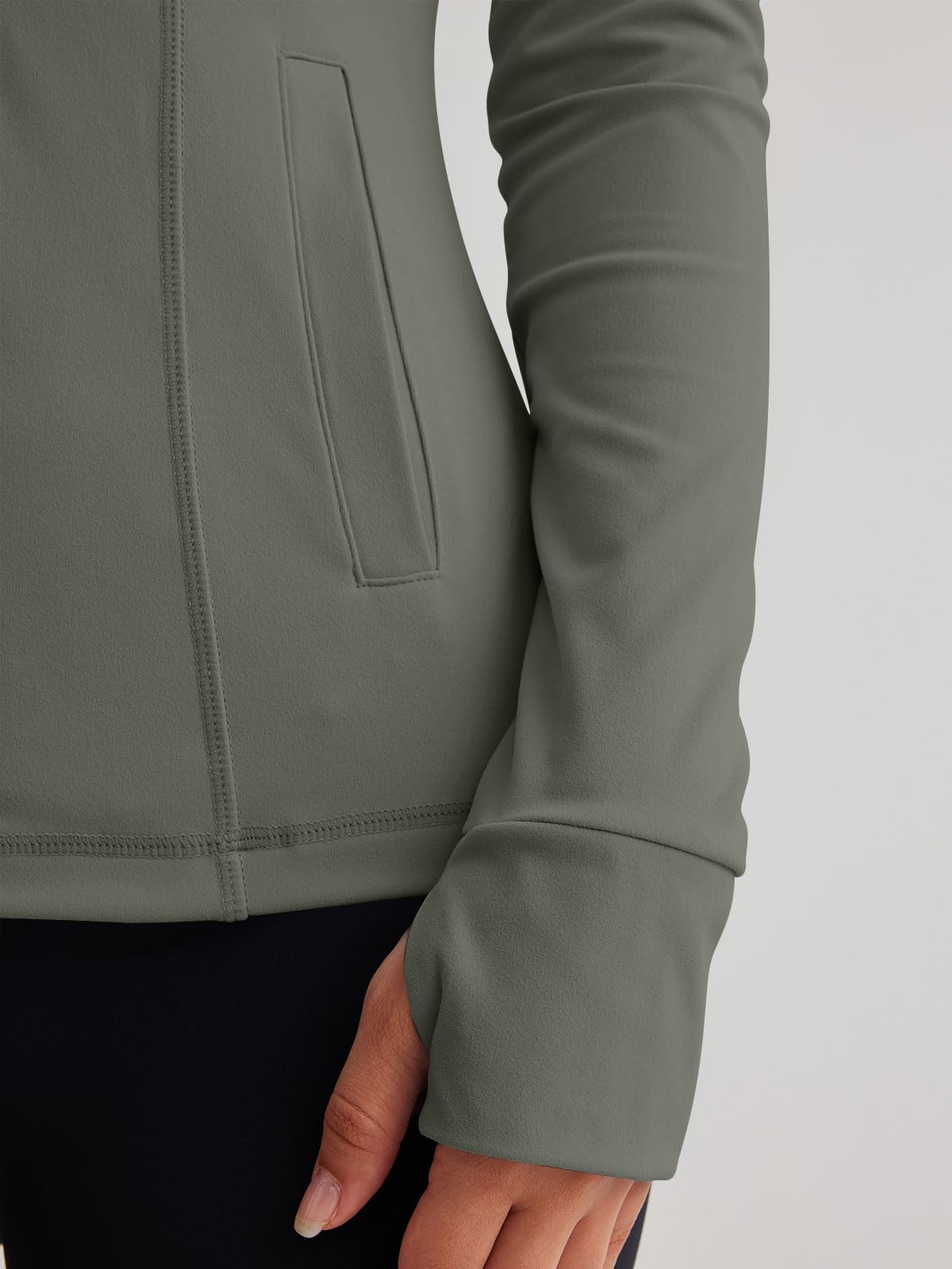 Trendy Queen Womens Lightweight Zip Up Jackets Mock Turtleneck Fall Hoodies Fitted 2025 Athletic Workout Clothes with Pockets ArmyGreen M