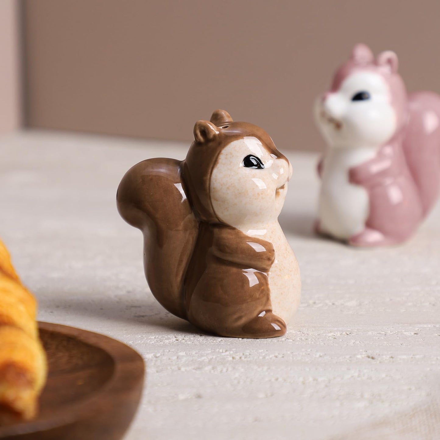 Bicuzat Ceramic Squirrels Salt Pepper Shakers Set, 2 PCS Set of Animal Salt and Pepper Shakers, Brown and Pink