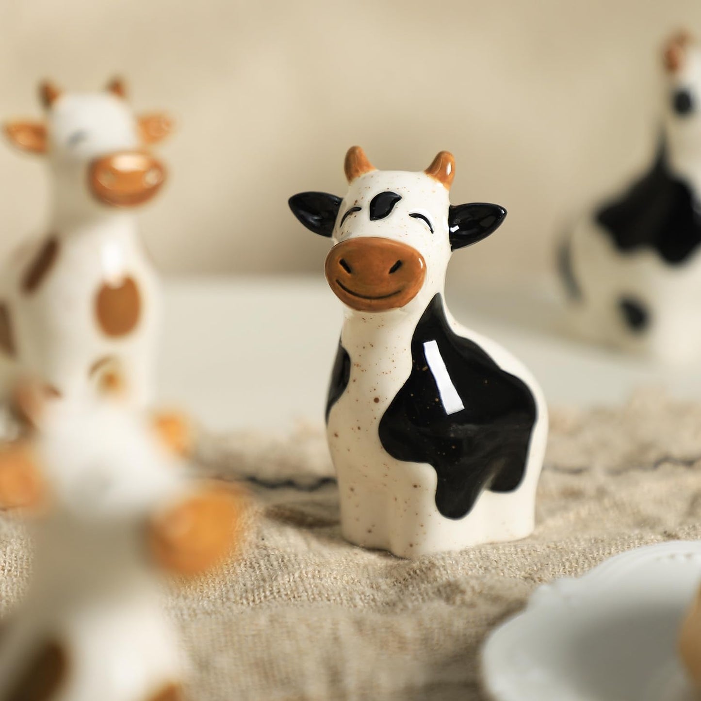 Bicuzat Ceramic Cartoon Cows Shape Salt & Pepper Shakers Set, Hand-Painted Cows Salt and Pepper Shakers, 2 PCS Set-Brown-B