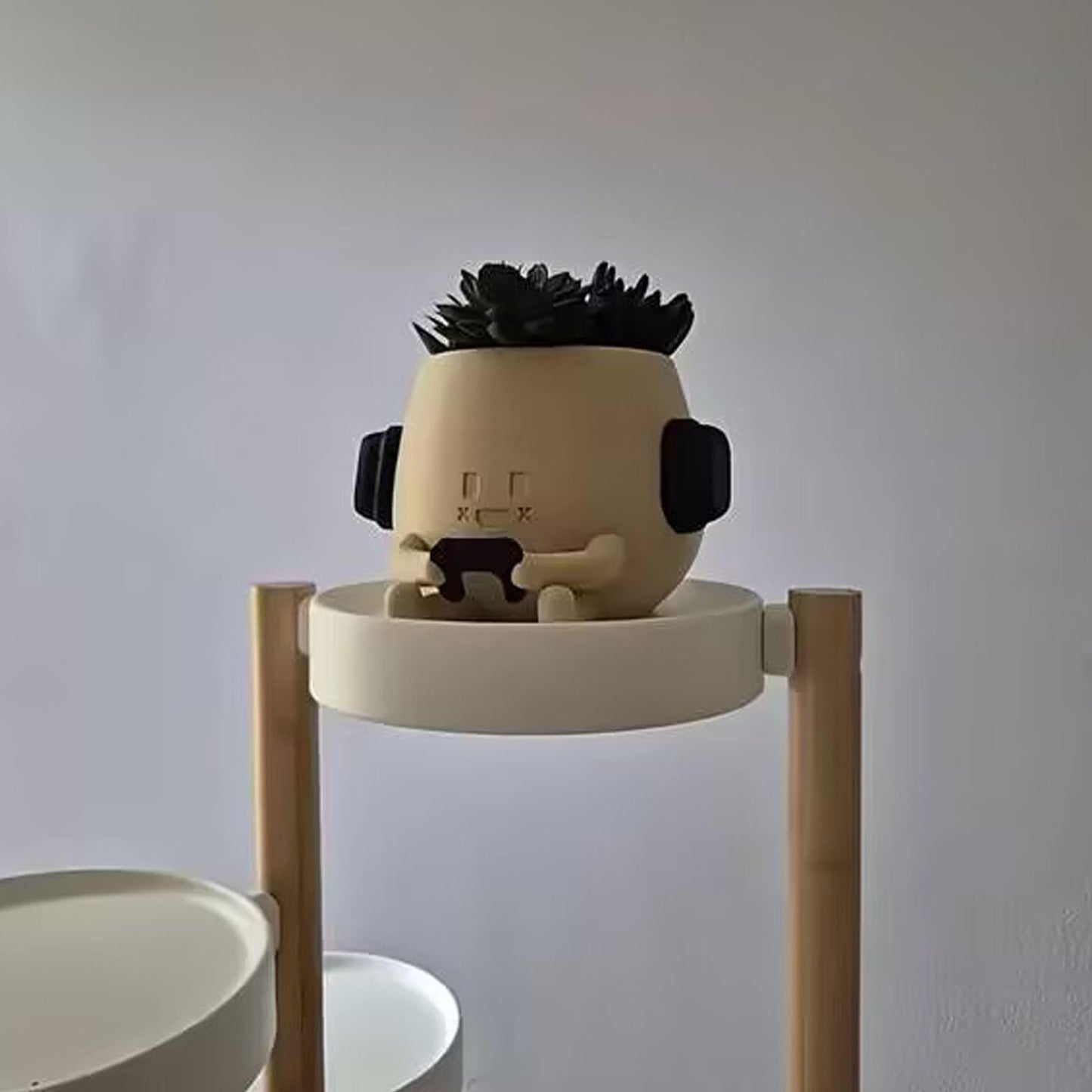 Heuvcnsr Cute Resin Flower Head Planters, Smily Face Planter Pots for Indoor Plants, Sit Headphone Smiley Face Succulent Flower Pots with Drainage Hole, Gift Ideai for Birthday