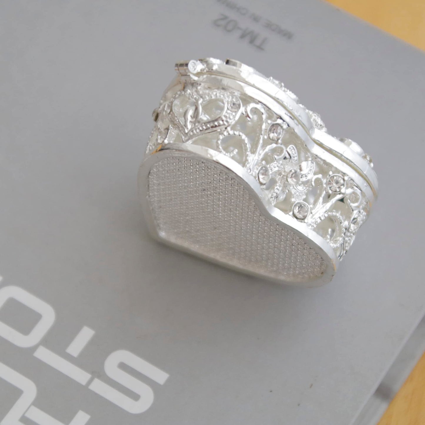 Silver Heart Jewelry Trinket Box Bejeweled Heart Box with Hollow Flower Figurines Jewelry Boxes Ring Holder