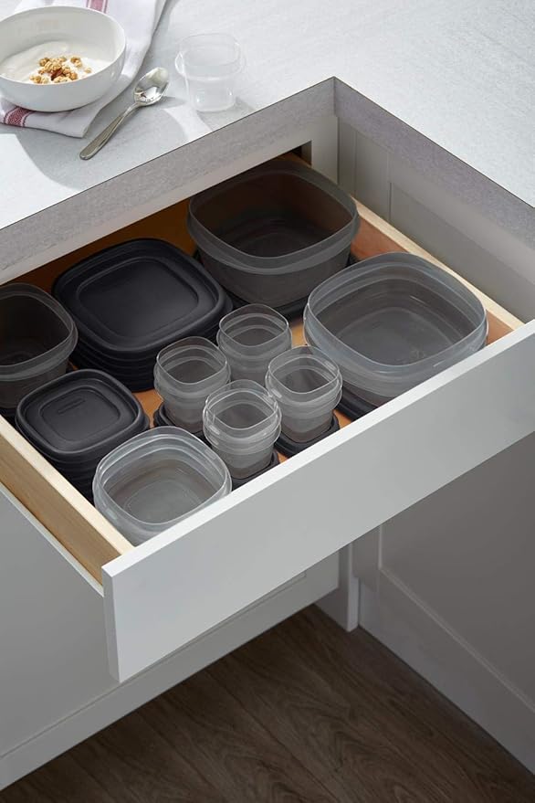 Rubbermaid EasyFindLids Food Storage Containers