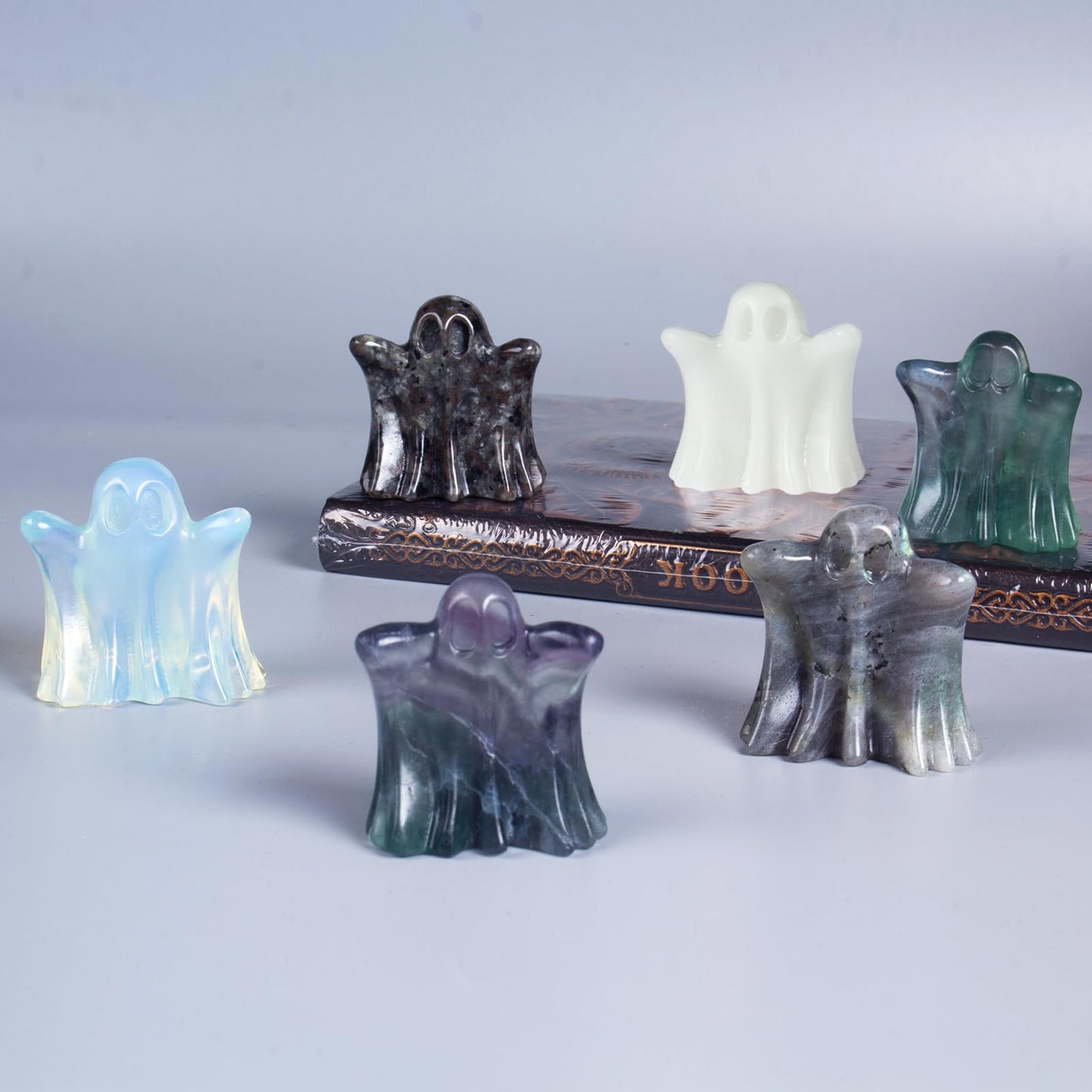 QLRSUXN Fluorite Crystal Ghost, 1.8in Ghost Decor, Green Cute Natural Crystal Ghost Statue,Halloween Figurines Hand-Carved, Spooky and Decoration for Halloween Home Office Mantel Decor