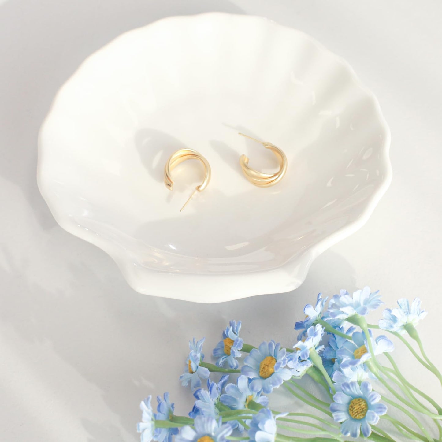 CCINPPY Shell Ring Dish Tray, Ceramic Jewelry Tray Trinket Dish, Seashell Key Holder Bowl, Beach Room Coastal Decor Aesthetic, Ocean Bathroom Counter Decor, White, Large