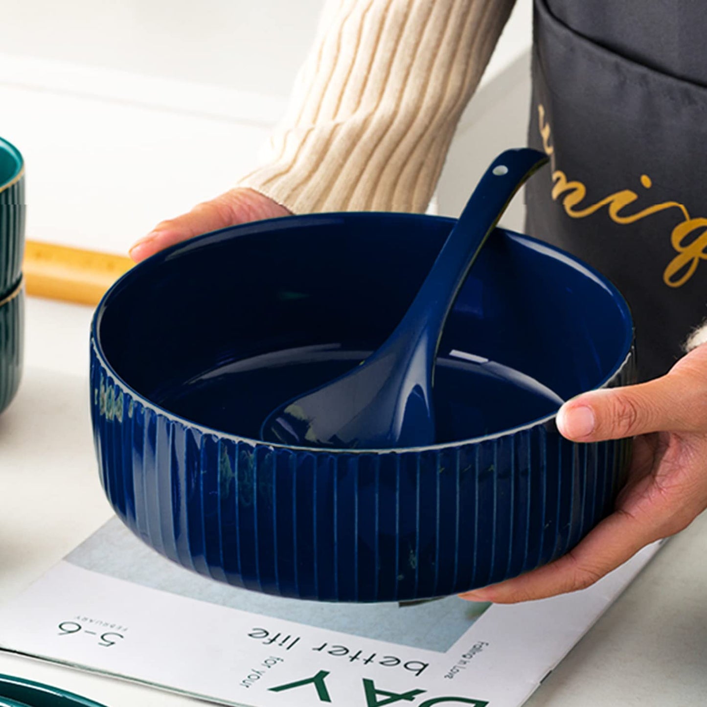 UUEMB Extra Large Salad Bowl, 2800ml Ceramic Fruit Bowl, Stylish Navy Blue Round Vertical Stripe Soup Bowl, Serving Bowl for Salad, Fruit, Noodle, Soup(23.5x8.8cm, 95oz)