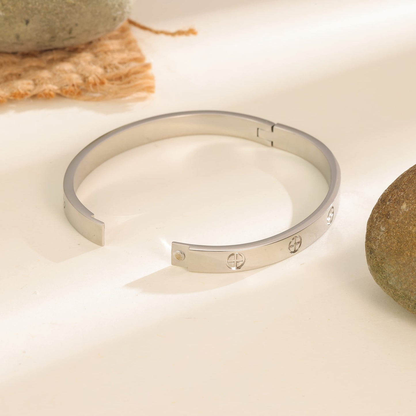 YUFANHY Love Bracelet Cuff 18k Gold Plated Stainless Steel Love Bracelet For Women Novelty And Mother Daughter Bracelet Jewelry Oval Bangle Witness The Of Love Wedding For Couple（Silve）