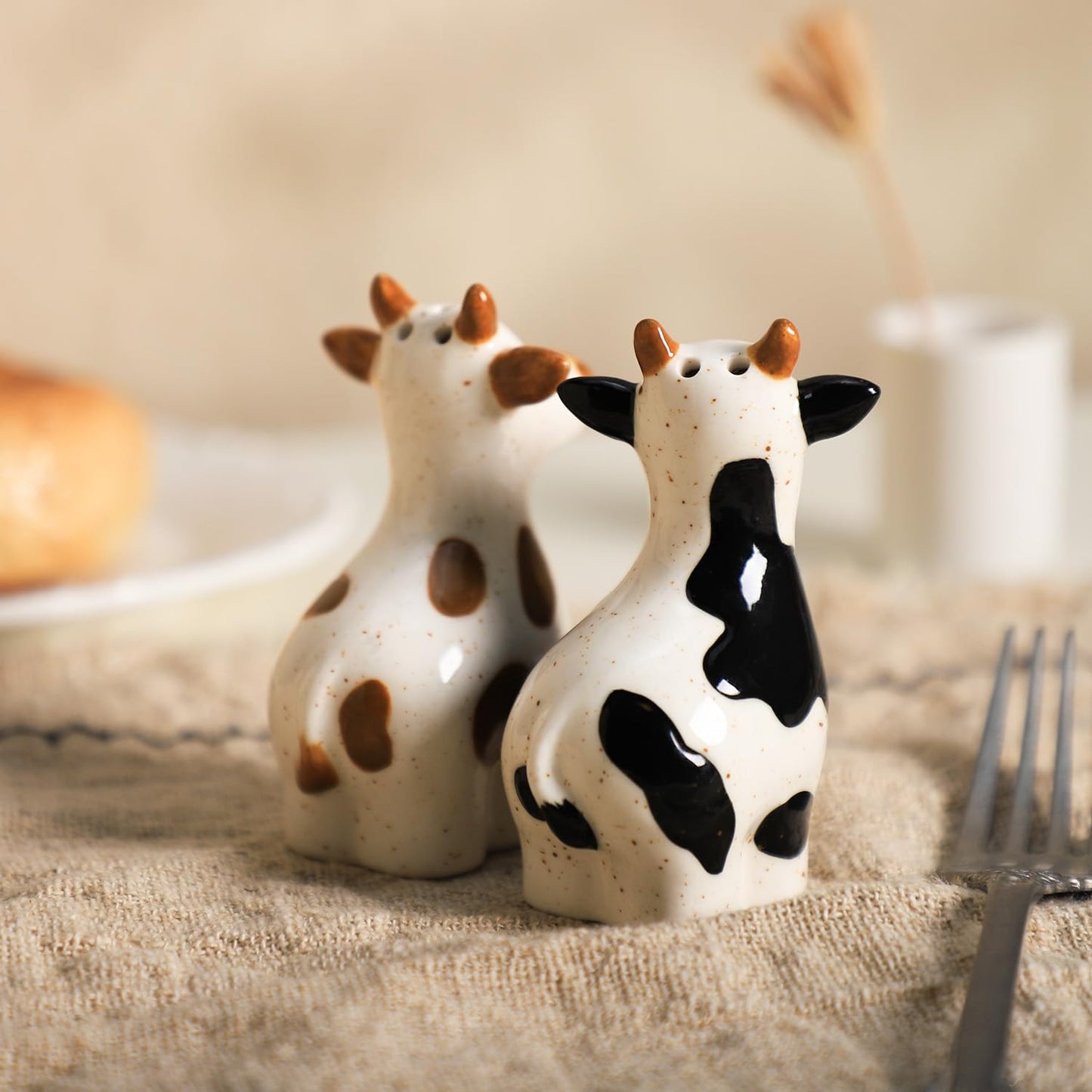 Bicuzat Ceramic Cartoon Cows Shape Salt & Pepper Shakers Set, Hand-Painted Cows Salt and Pepper Shakers, 2 PCS Set-Brown-B
