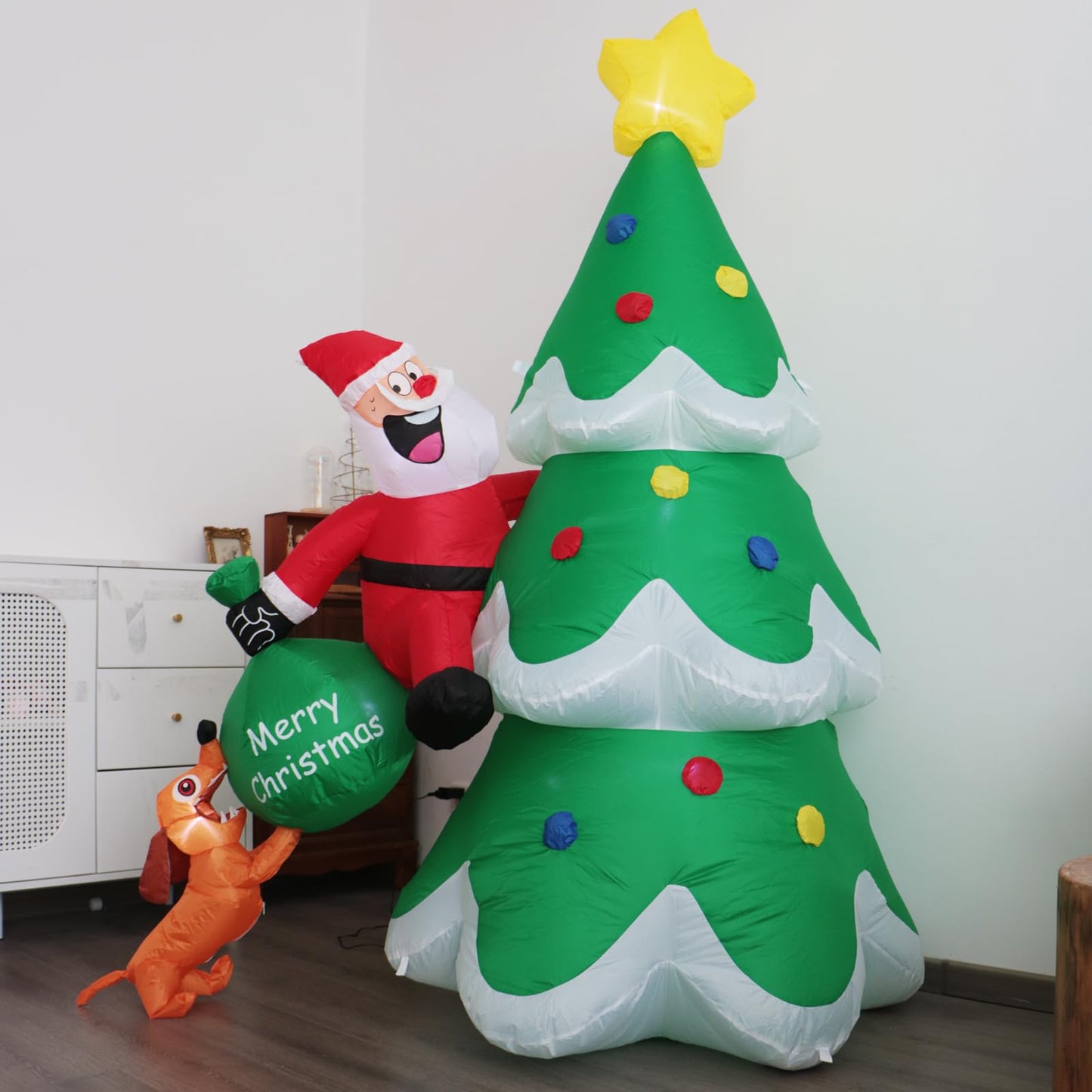 Christmas Inflatable Outdoor Decorations, 6.6FT Christmas Tree,Santa Chased by Dog Inflatable Christmas Blow up Yard Decorations with LED Light Up for Xmas New Year, Winter, Yard Garden Lawn Décor