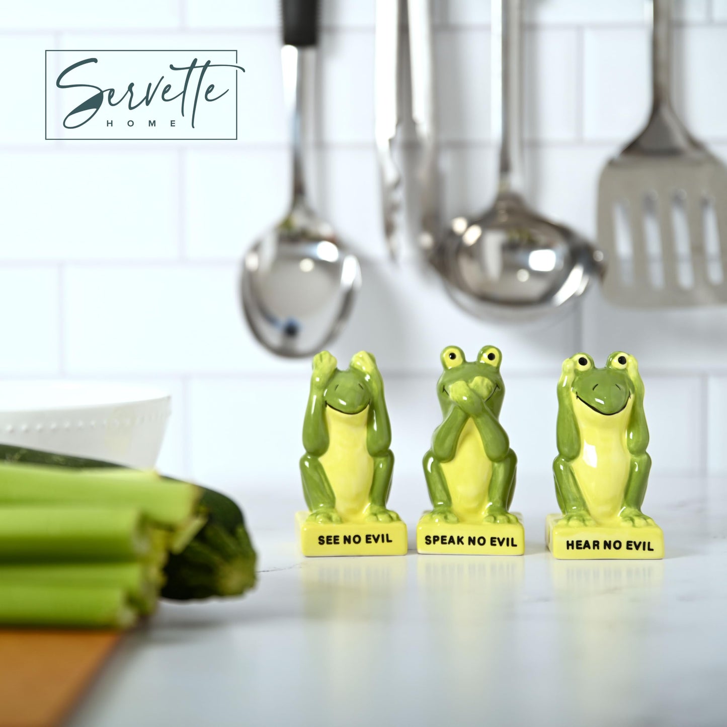 Animal Salt and Pepper Shakers with Toothpick Holder Set (Frog)