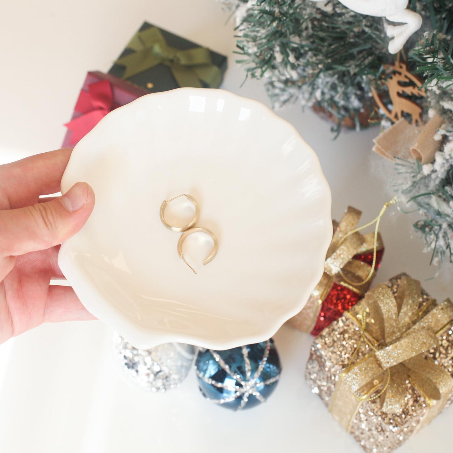 CCINPPY Shell Ring Dish Tray, Ceramic Jewelry Tray Trinket Dish, Seashell Key Holder Bowl, Beach Room Coastal Decor Aesthetic, Ocean Bathroom Counter Decor, White, Large