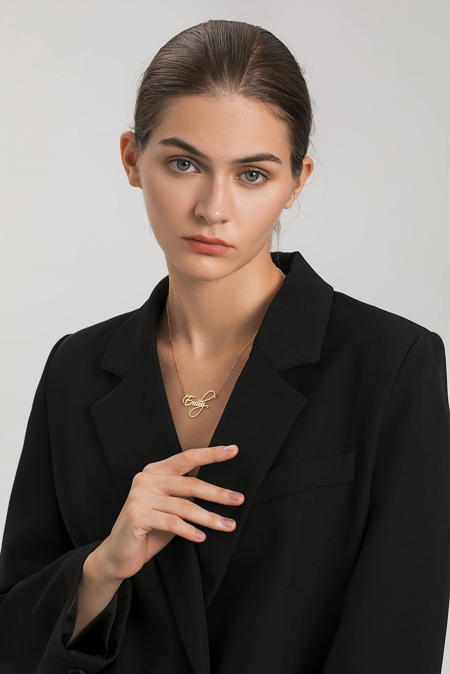 UMAGICBOX Olivia Name Necklace Personalized 18K Gold Plated Stainless Steel, Custom Minimalist Initial Nameplate Pendant for Anniversary Friendship Birthday for Women Girls Teen Kids