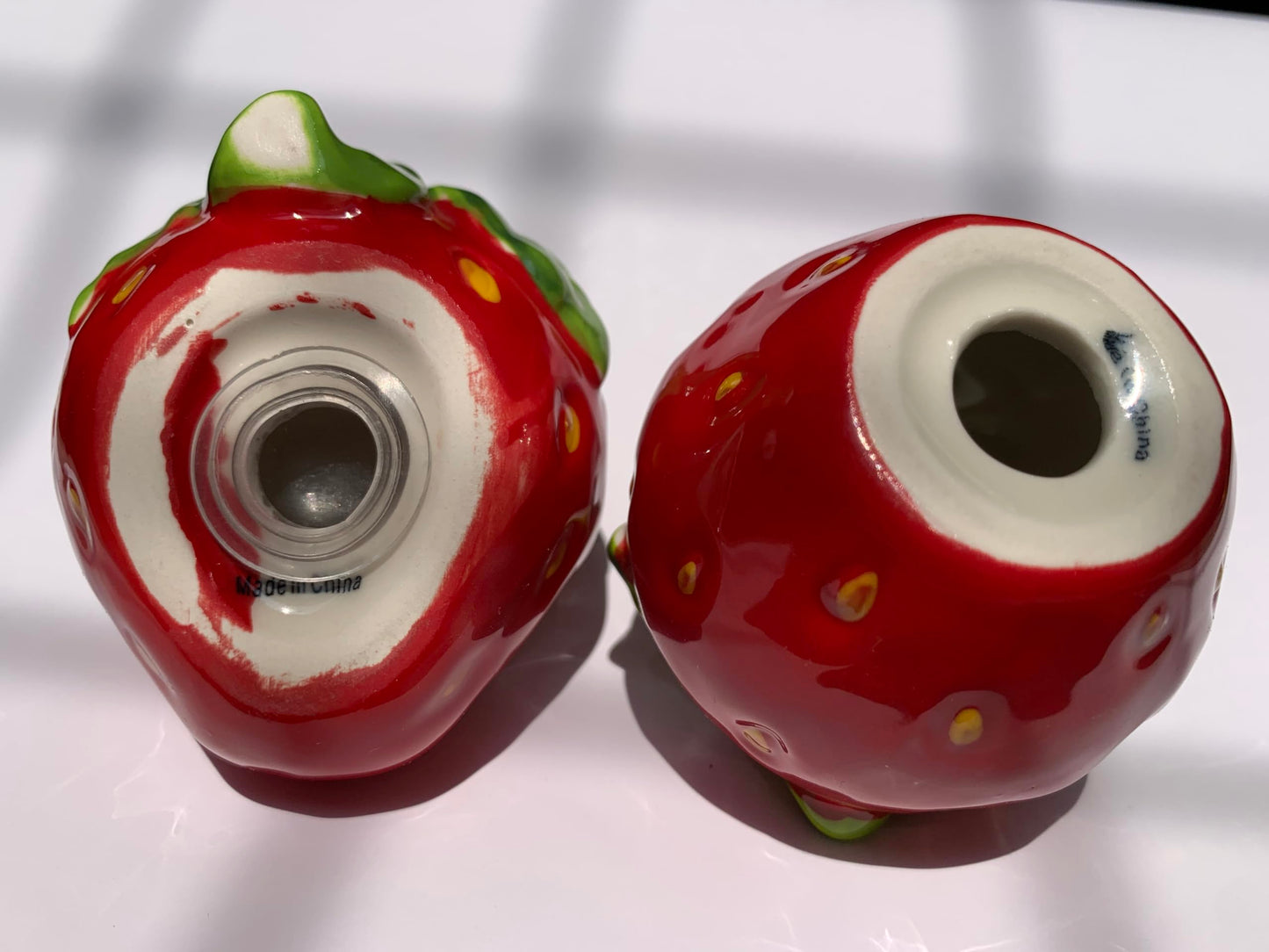Strawberry Salt and Pepper Shakers, 2-Piece Ceramic Spice Jars, Cute Kitchen Decor, Novelty Gift for Christmas, Housewarming