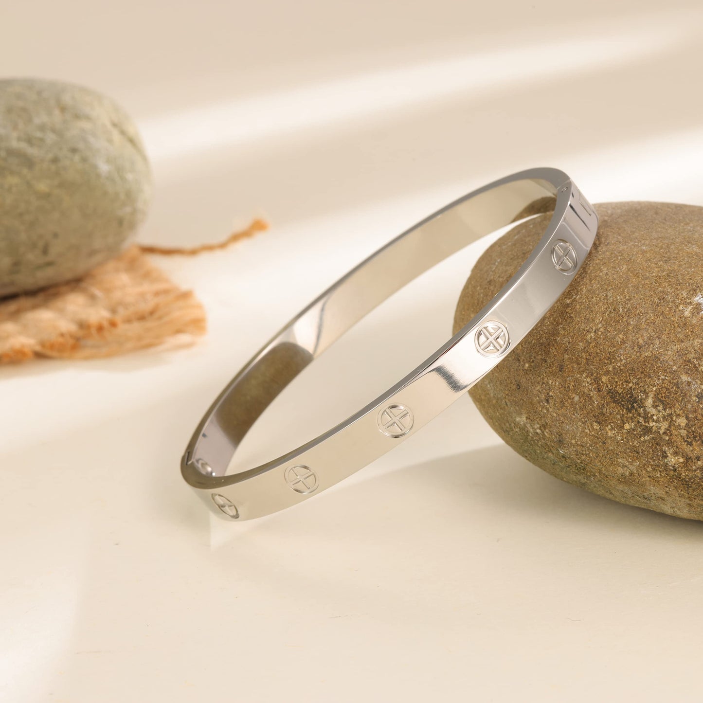 YUFANHY Love Bracelet Cuff 18k Gold Plated Stainless Steel Love Bracelet For Women Novelty And Mother Daughter Bracelet Jewelry Oval Bangle Witness The Of Love Wedding For Couple（Silve）