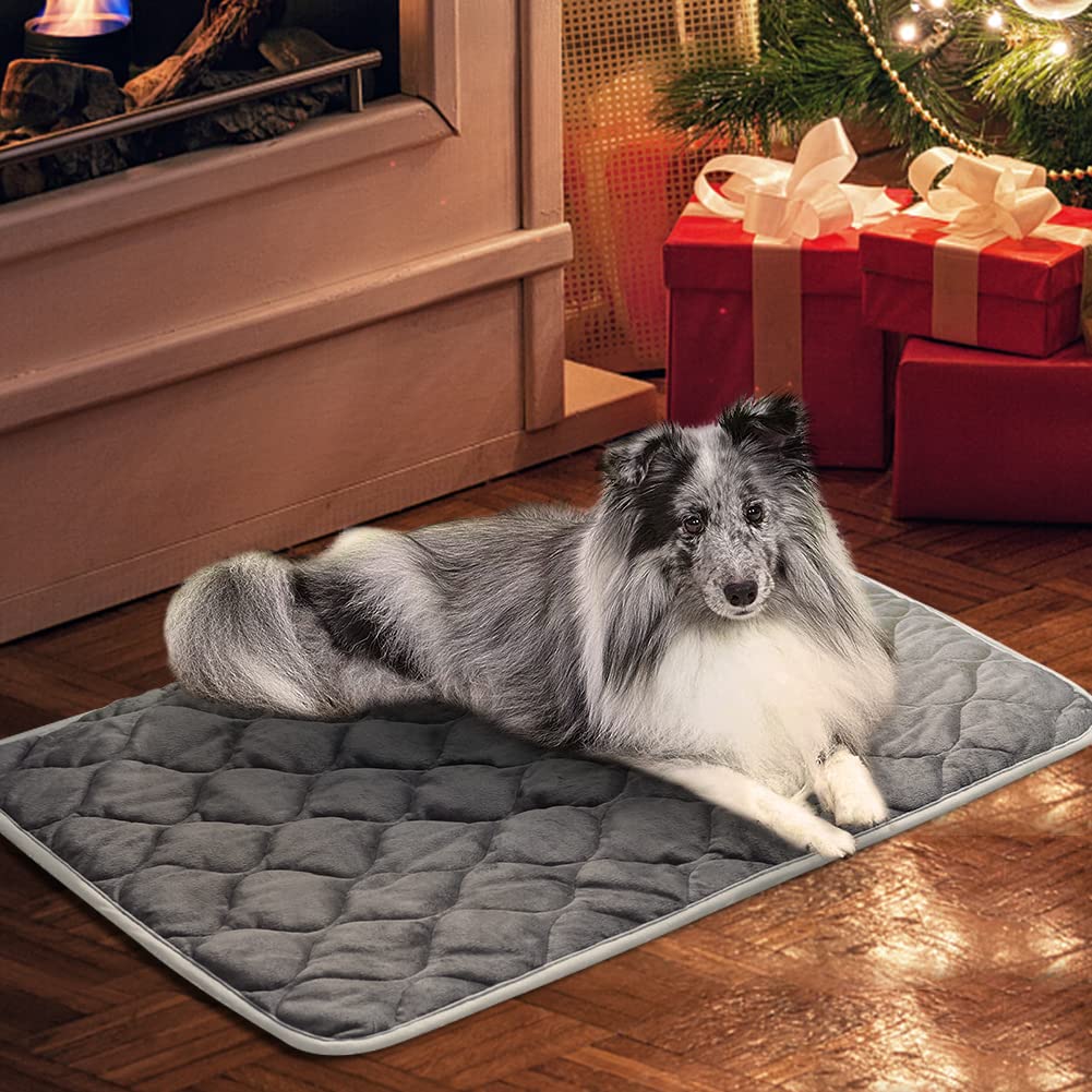 ULIGOTA Self Heating Pet Pad for Cats and Dogs No Electric Self-Warming Thermal Mat for Pet Bed/Crate - 70x48cm