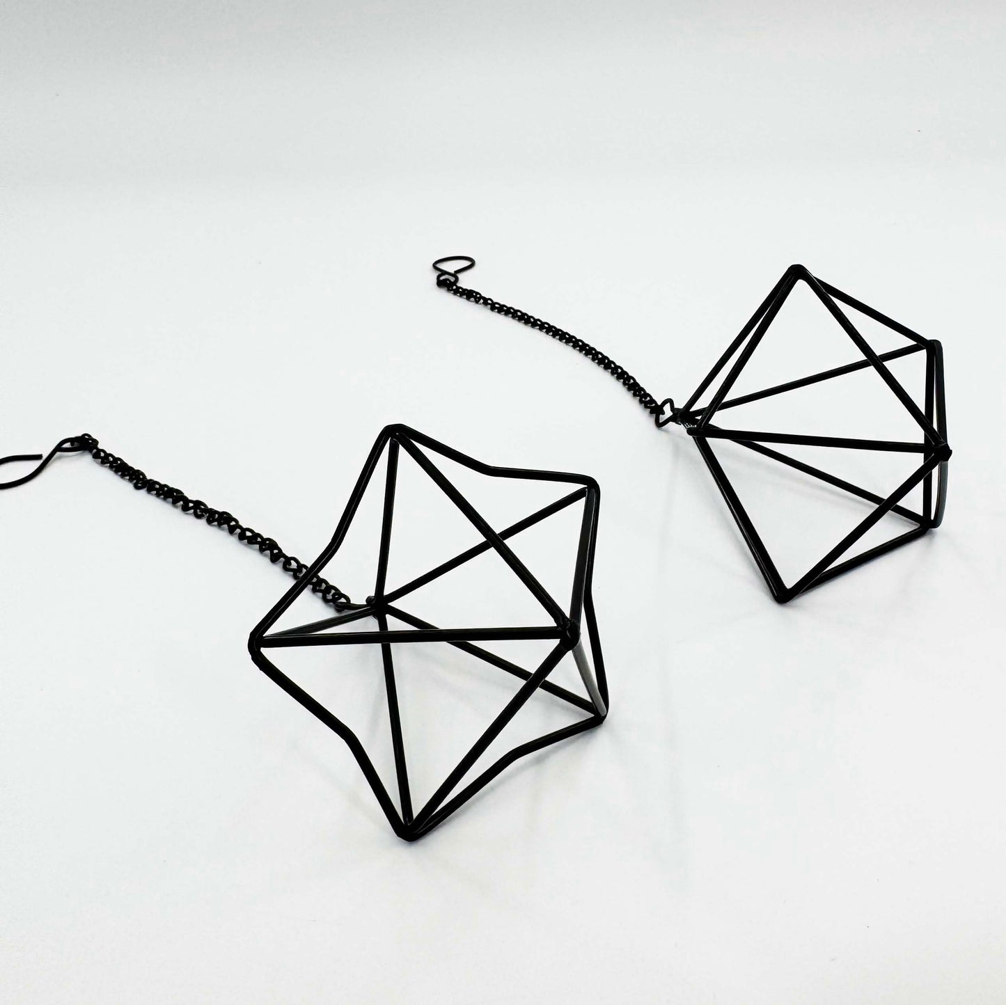 PUDAPU 6 Pack Hanging Metal Air Plant Holders with Chain, Black Geometric Tillandsia Air Plant Hanger Cages, 2 Styles Mini Iron Air Plants Live Holders for Home Office Garden Decor