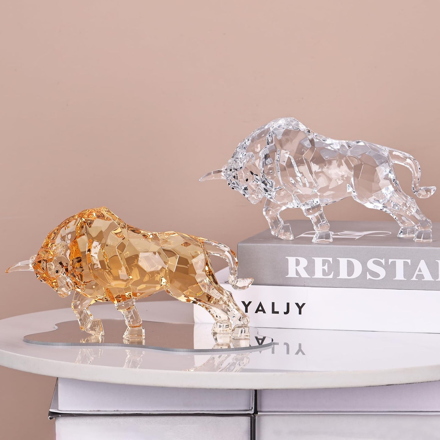 PlivBloom Fengsui Wall Street Bull Statue,Geometric Ornaments Sculpture,Acrylic Bull Figurine Suitable Gifts for Stock Market Lovers, Crystal Figures for Desk Ornaments,Tv Stand Knick Knacks (White)