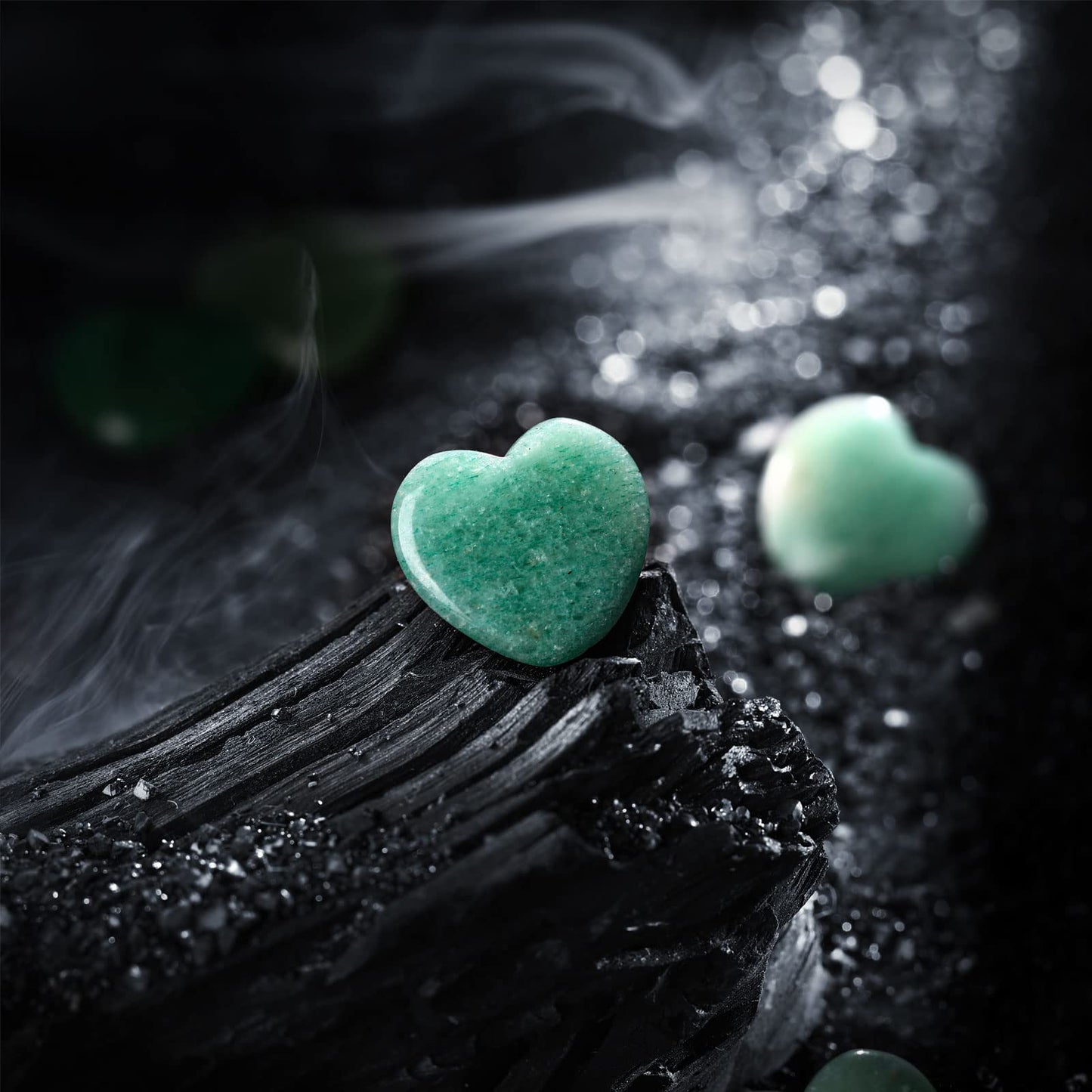 Patelai 24 Pcs Green Aventurine Heart Healing Crystals, Polished Natural Crystal Hearts, 0.8 Inch Mini Pocket Palm Stones for Luck, Meditation and Reiki, Heart Stone Gift with Black Velvet Bag