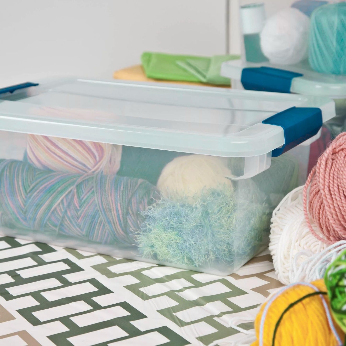 Tribello Clear Plastic Storage Bins with Lids Stackable Storage Bins (15 Quart)