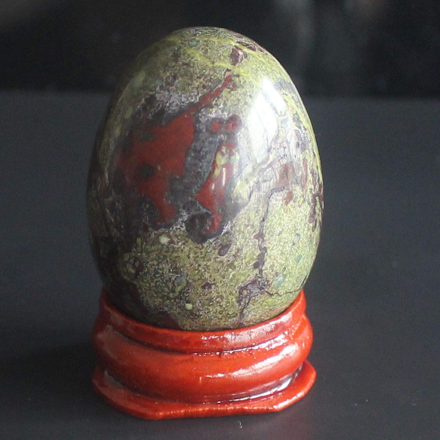 40x30mm Mixed Gemstone Rose Quartz Crystal Egg with Wood Stand Home Decor (Dragon Blood Jasper)