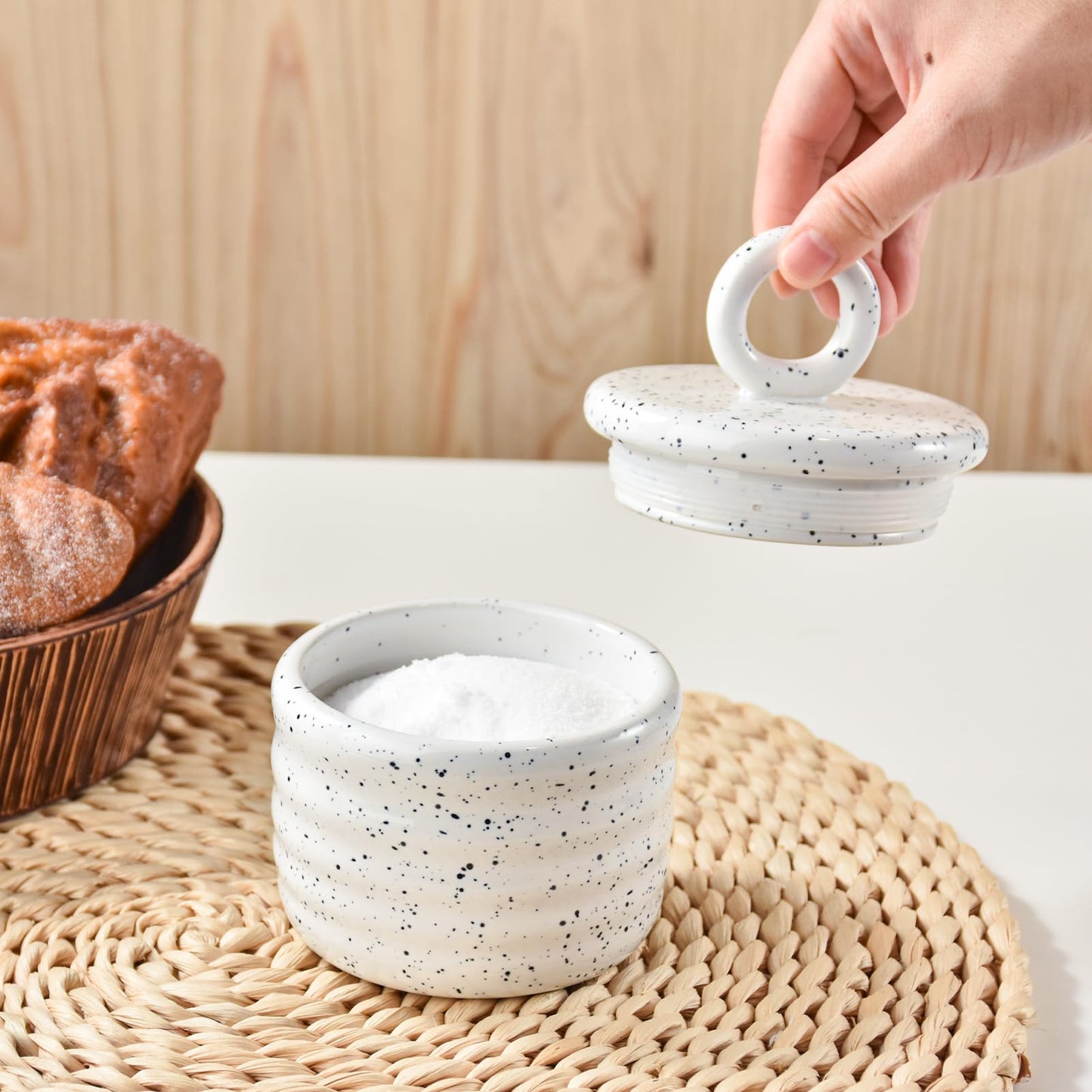 Salt Cellar Keeper with Ceramic Lid, Big Capacity Ceramic Sugar Bowls Pepper Box, Speckled Glaze Seasoning Container Condiment Pot for Kitchen (White)