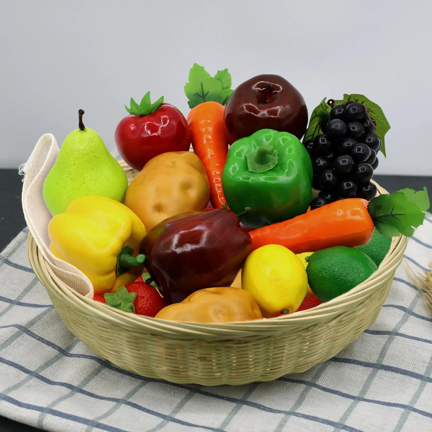 18Pcs Fake Fruits Vegetables Realistic Artificial Frutis Foam Decoration Faux fruit Lifelike Simulation Vegetable for Home Kitchen Festival Ornament Bell Peppers Strawberry Carrots Plastic Lemon