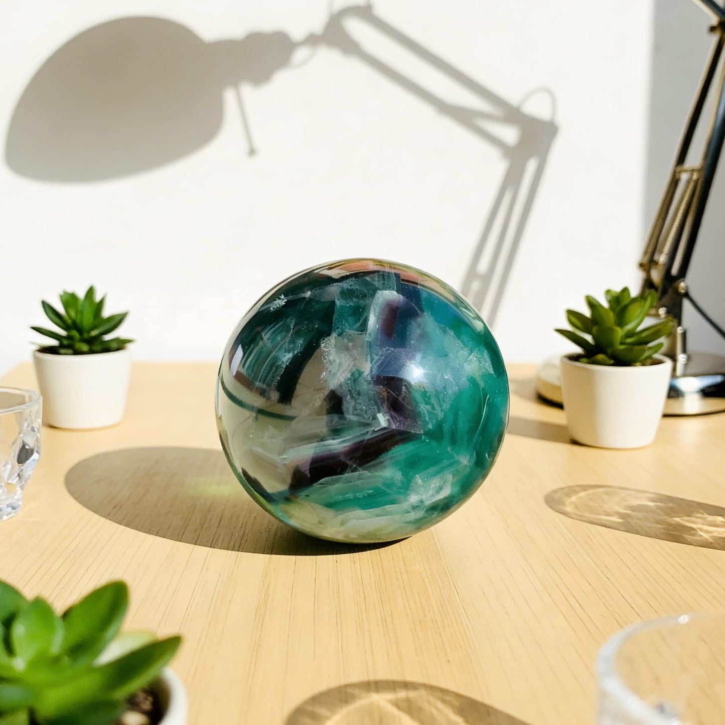 AierCrystal Natural Stone Crystal Sphere Feng Shui Home Decoration Ball Positive Energy Scrying Orb for Meditation Tool for Spiritual Space Purification Globe Diameter5-6cm Fluorite Sphere