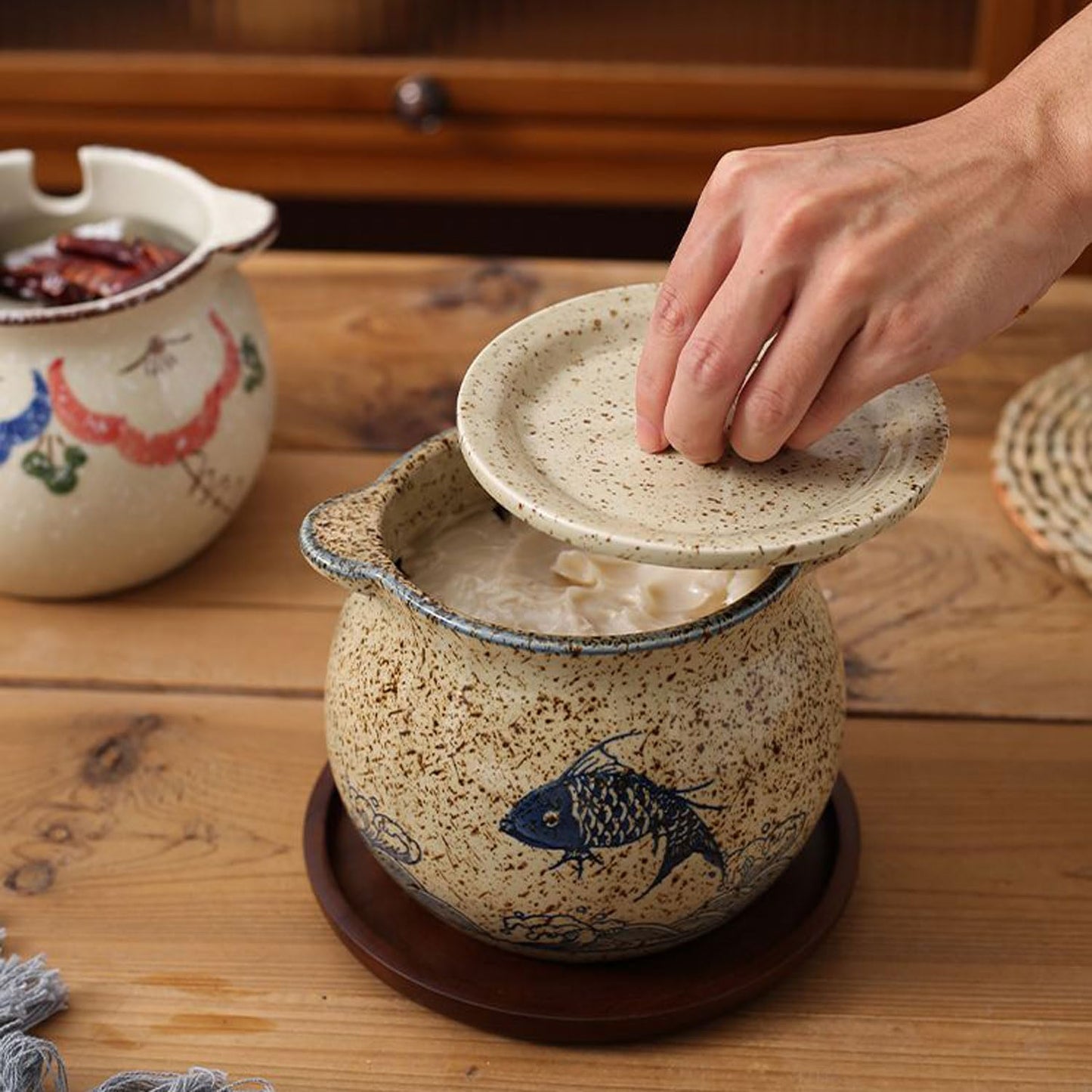 hengshukeji Sugar Bowl with Lid and Spoon,Vintage Ceramic Seasoning Jar, 10oz Stoneware Sugar Salt Holder, Glazed Condiment Container for Kitchen Counter (Carp)